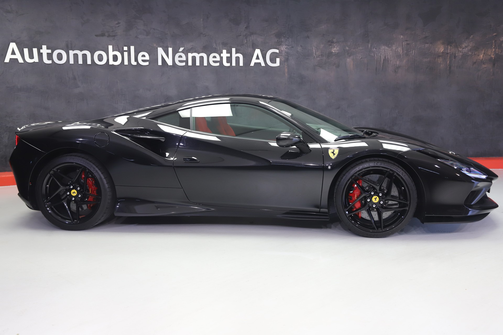 FERRARI F8 Tributo-image-1