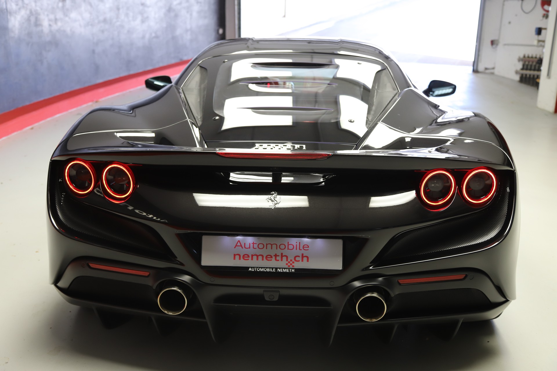 FERRARI F8 Tributo-image-3