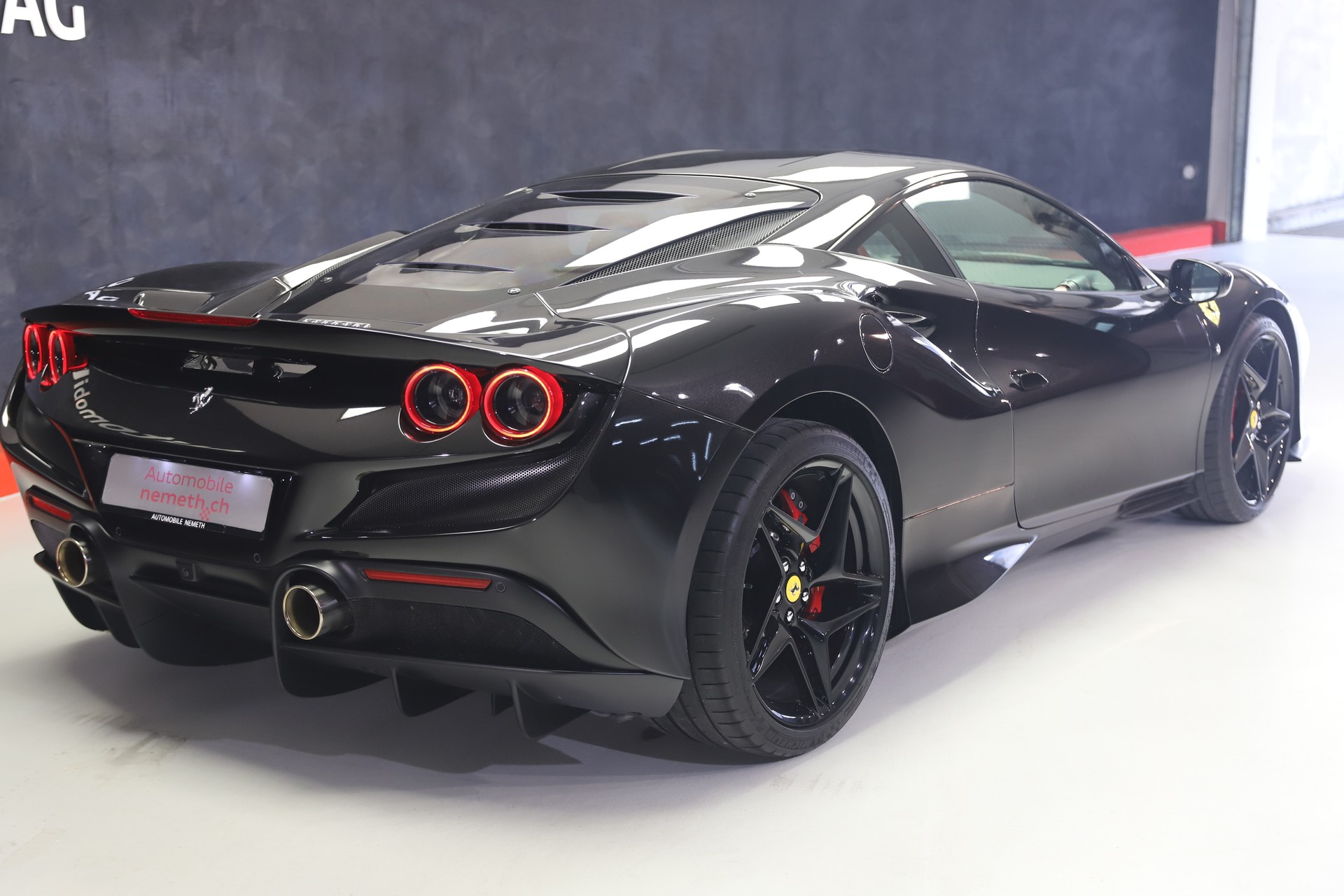 FERRARI F8 Tributo-image-2