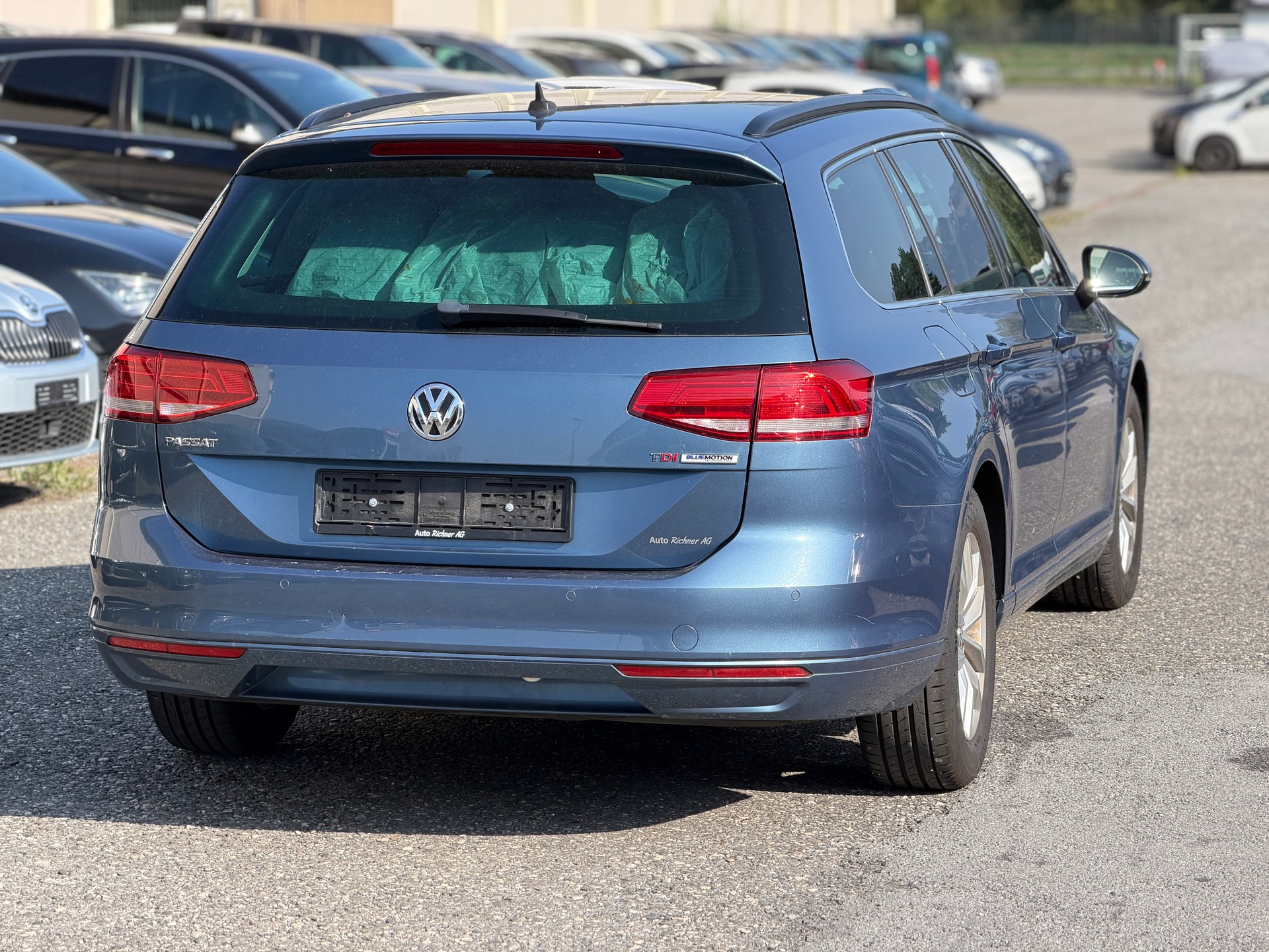 VW Passat Variant 1.6 TDI BMT Family DSG-image-5
