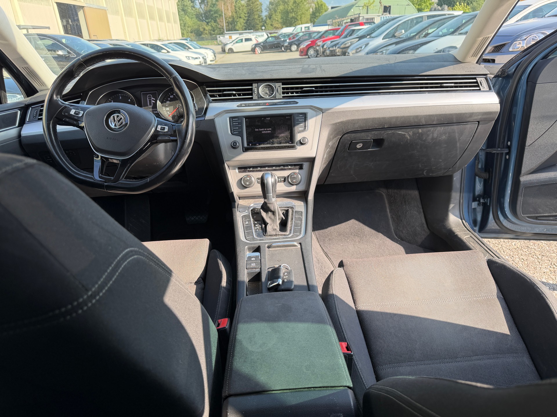 VW Passat Variant 1.6 TDI BMT Family DSG-image-9
