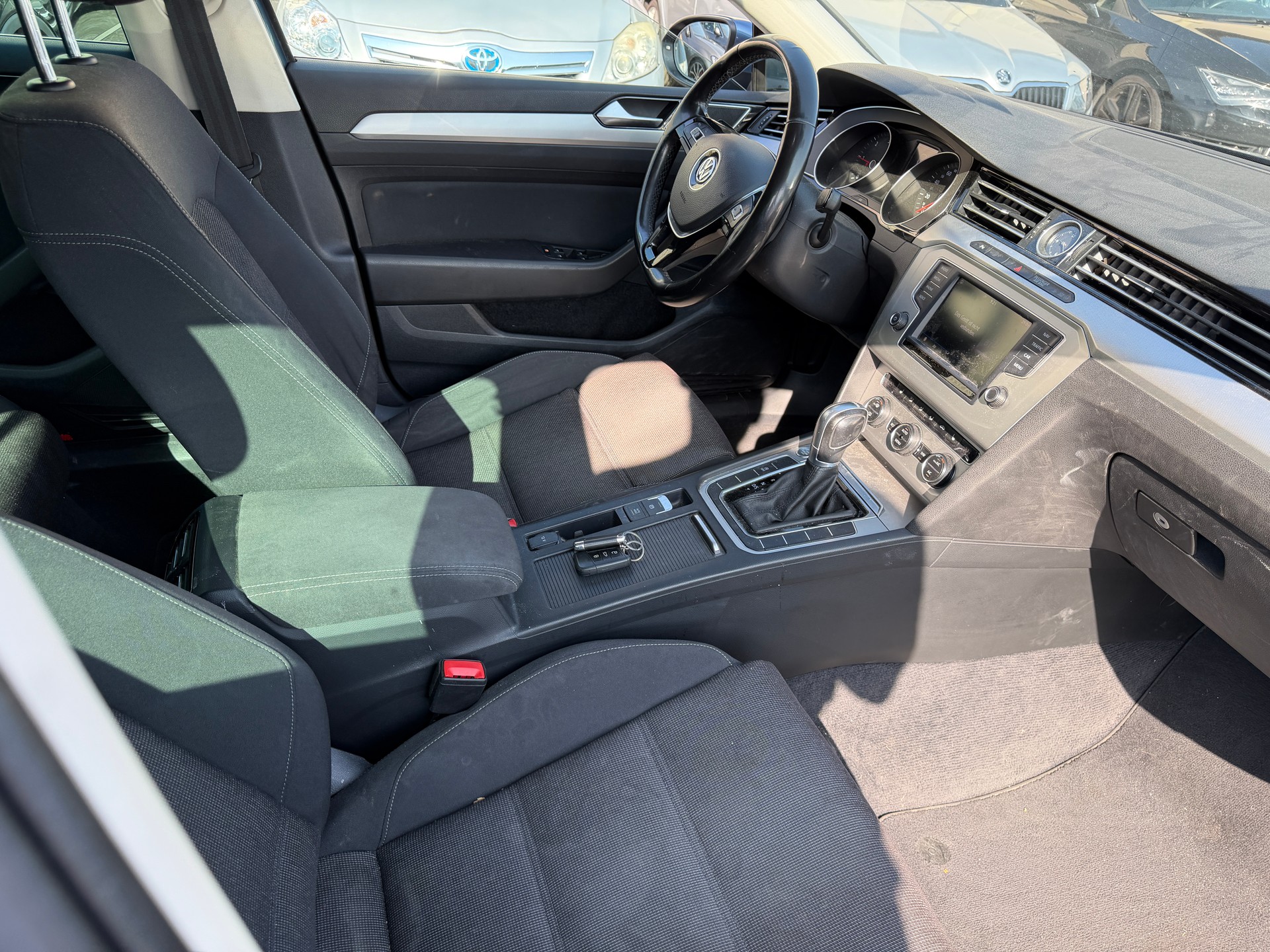 VW Passat Variant 1.6 TDI BMT Family DSG-image-8