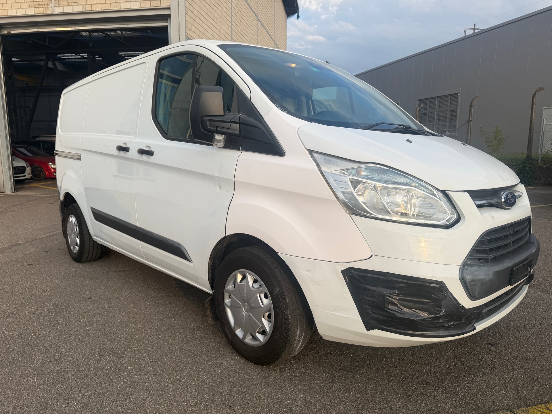 FORD Transit Custom Van 310 L1H1 Ambiente-image-1