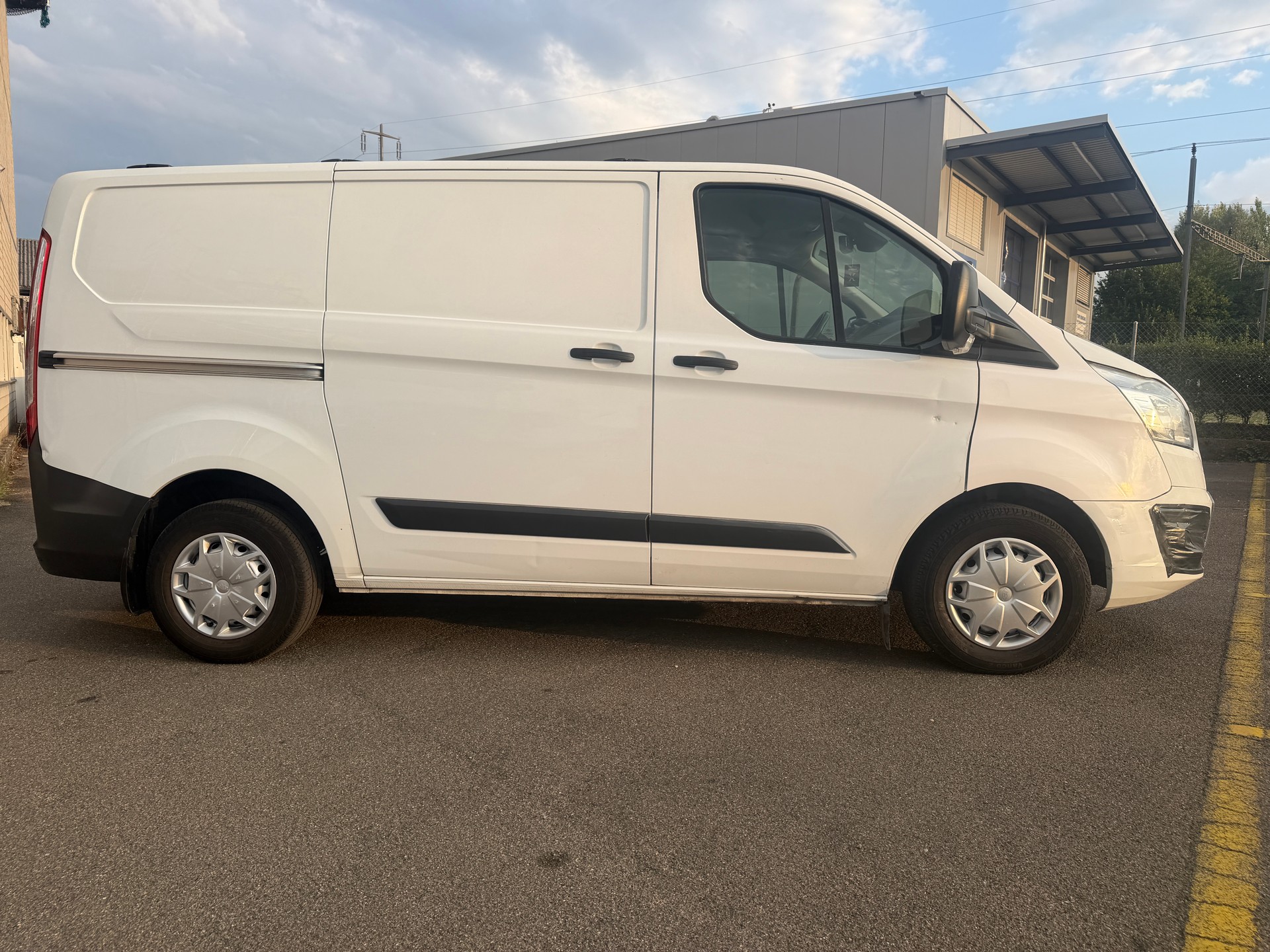 FORD Transit Custom Van 310 L1H1 Ambiente-image-2