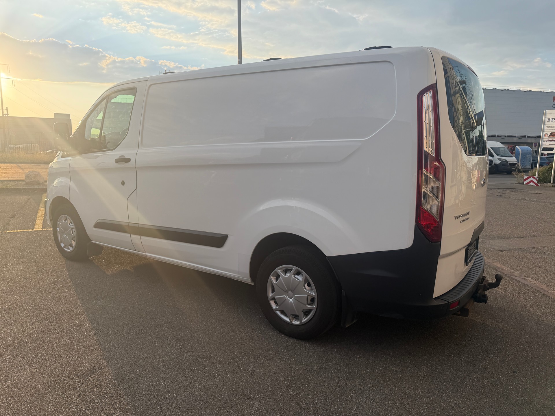FORD Transit Custom Van 310 L1H1 Ambiente-image-5