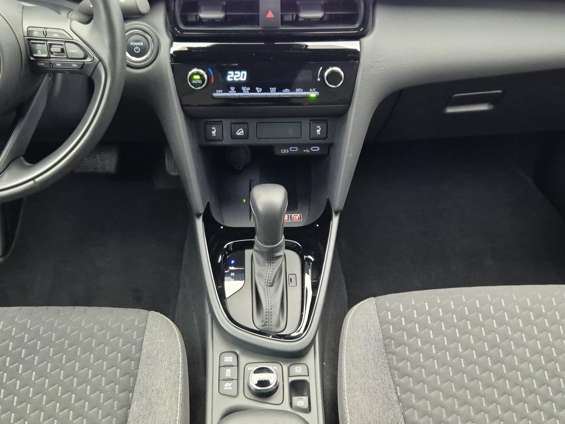 TOYOTA Yaris Cross 1.5 VVT-i HSD Trend AWD-i-image-14