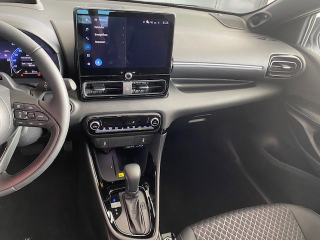 TOYOTA Yaris 1.5 VVT-i HSD Premium-image-12