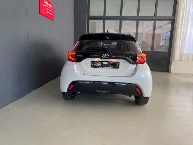 TOYOTA Yaris 1.5 VVT-i HSD Premium-image-5