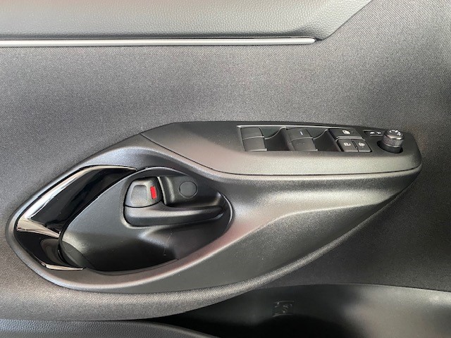 TOYOTA Yaris 1.5 VVT-i HSD Premium-image-14