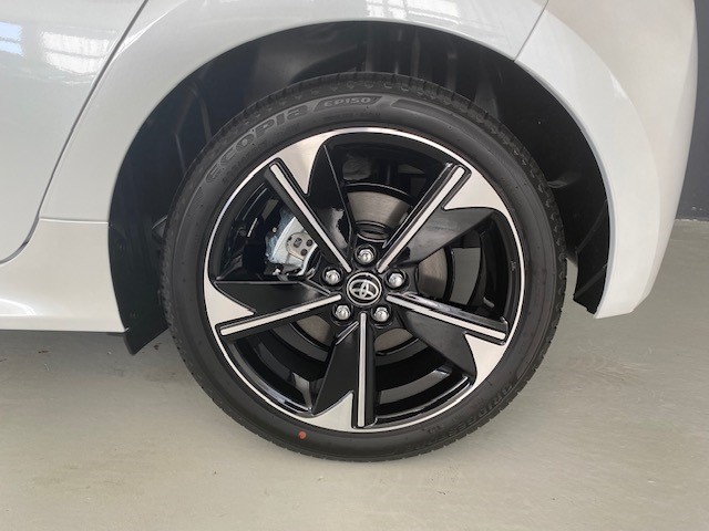 TOYOTA Yaris 1.5 VVT-i HSD Premium-image-16