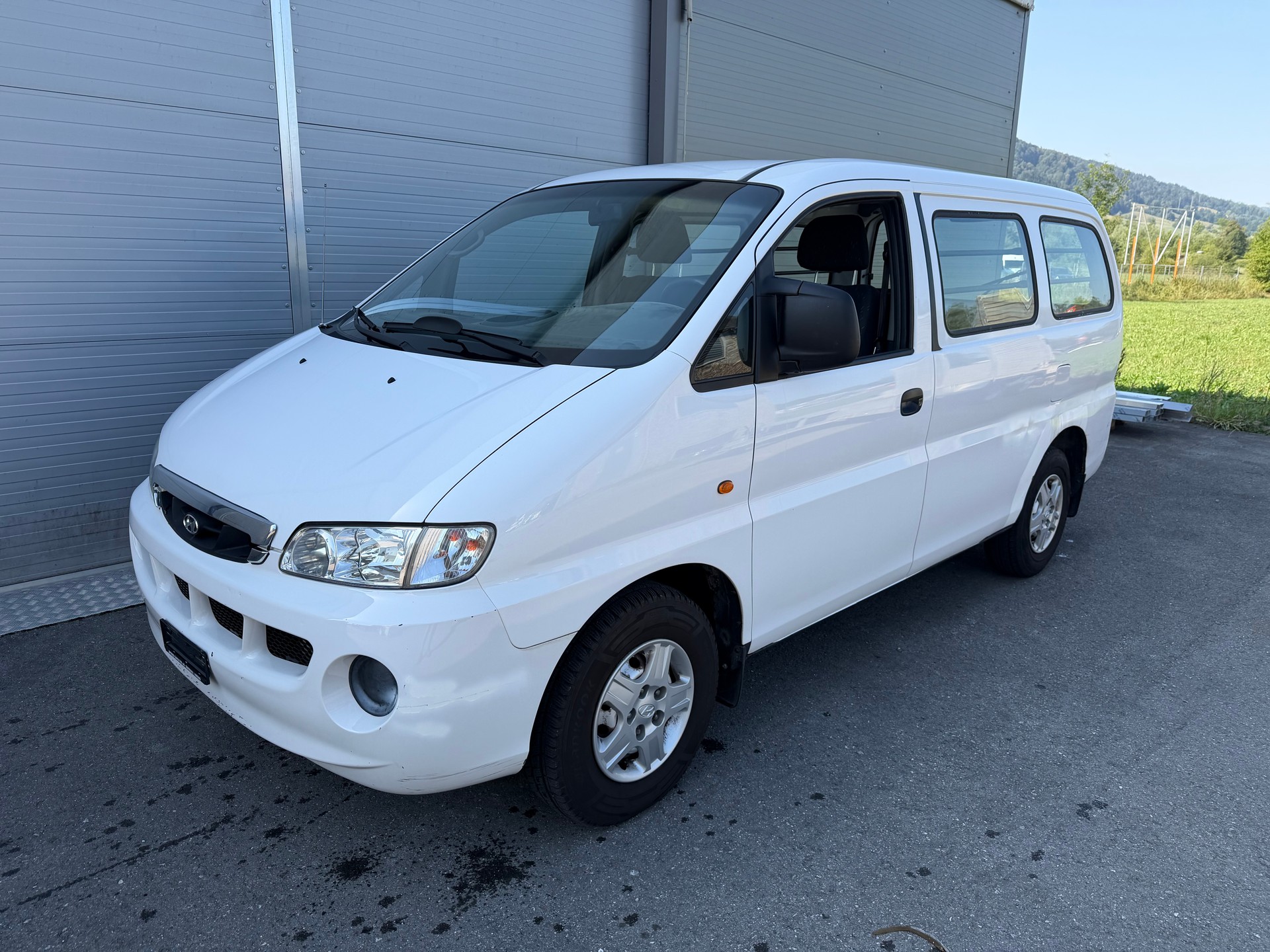 HYUNDAI H-1 Deluxe 2.4