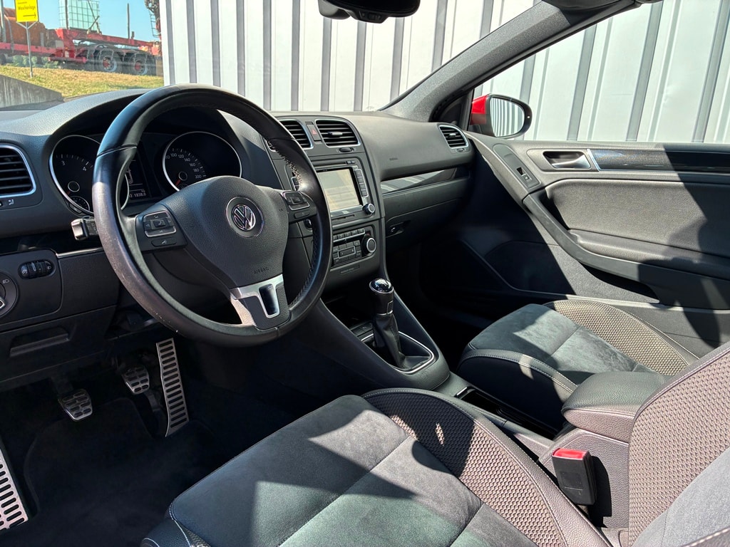VW Golf Cabrio 1.6 TDI BMT-image-9