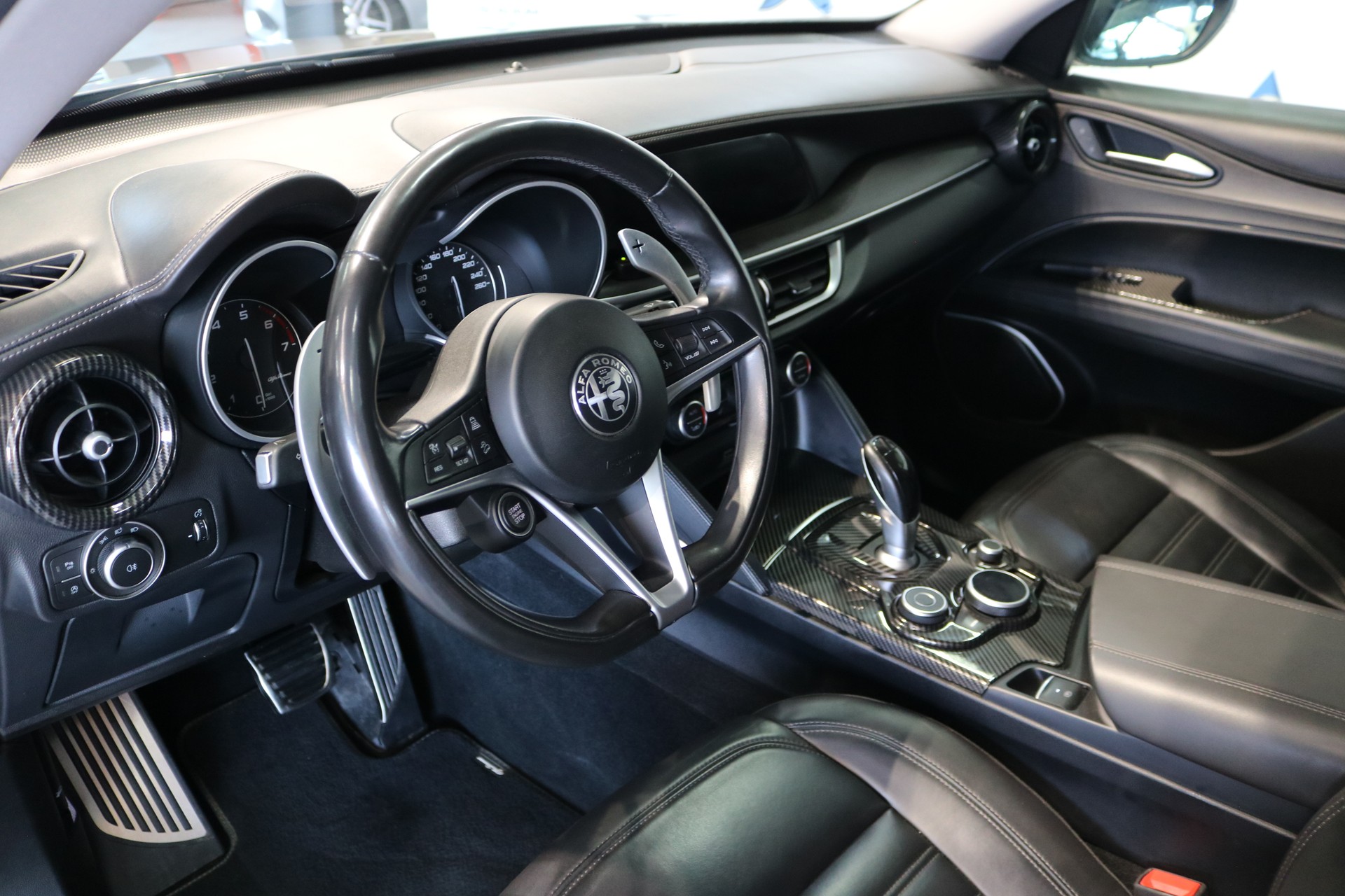 ALFA ROMEO Stelvio 2.0 Executive Q4 Automatic-image-1