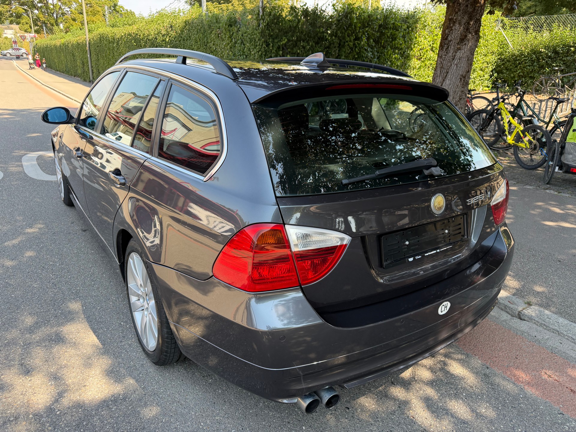BMW 325xi Touring-image-8