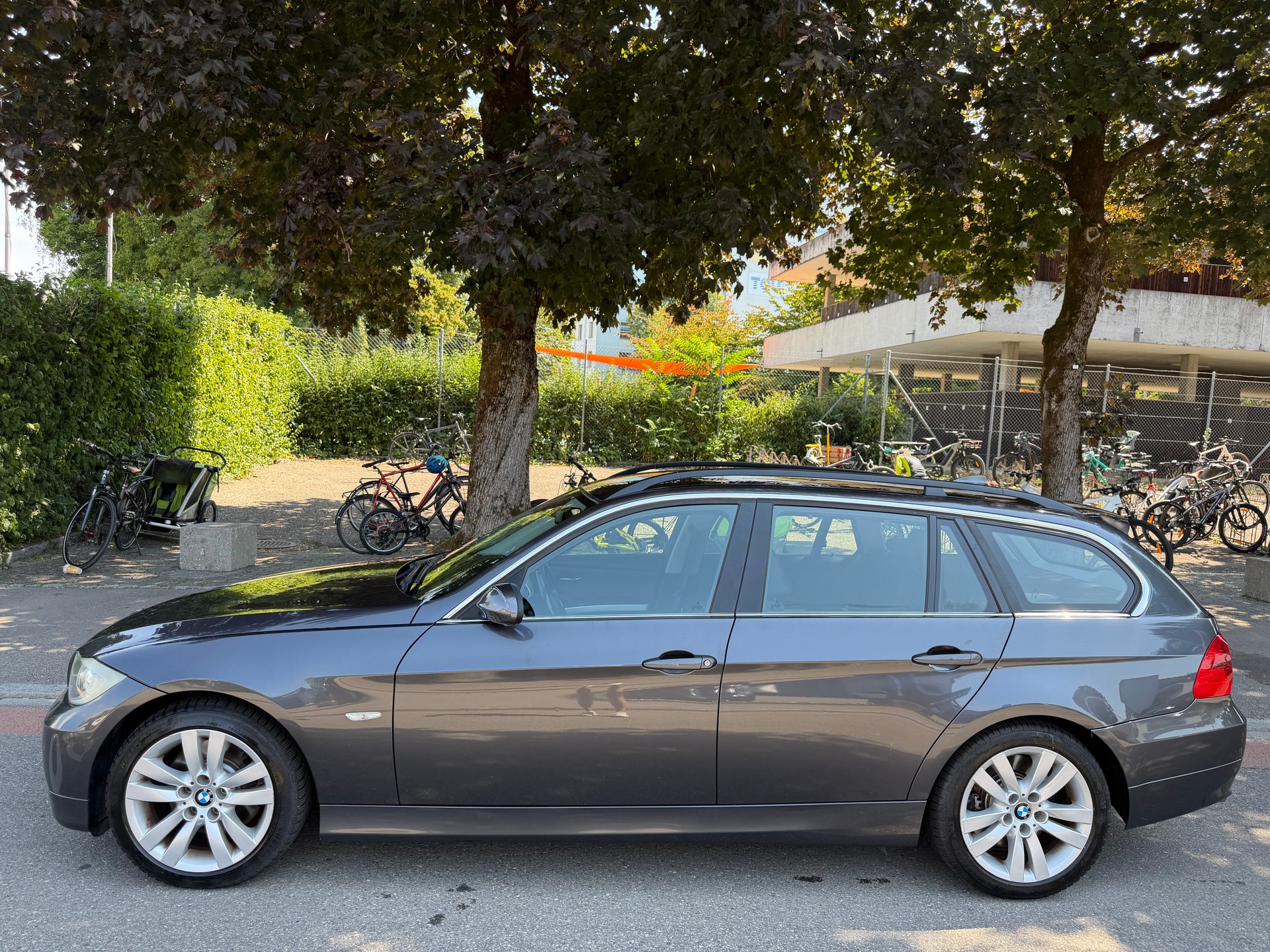 BMW 325xi Touring-image-4