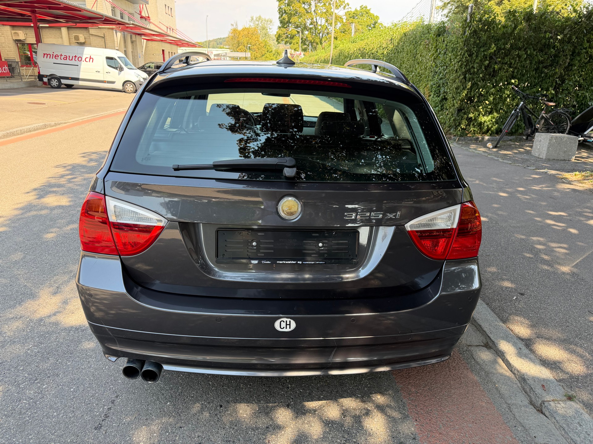 BMW 325xi Touring-image-5