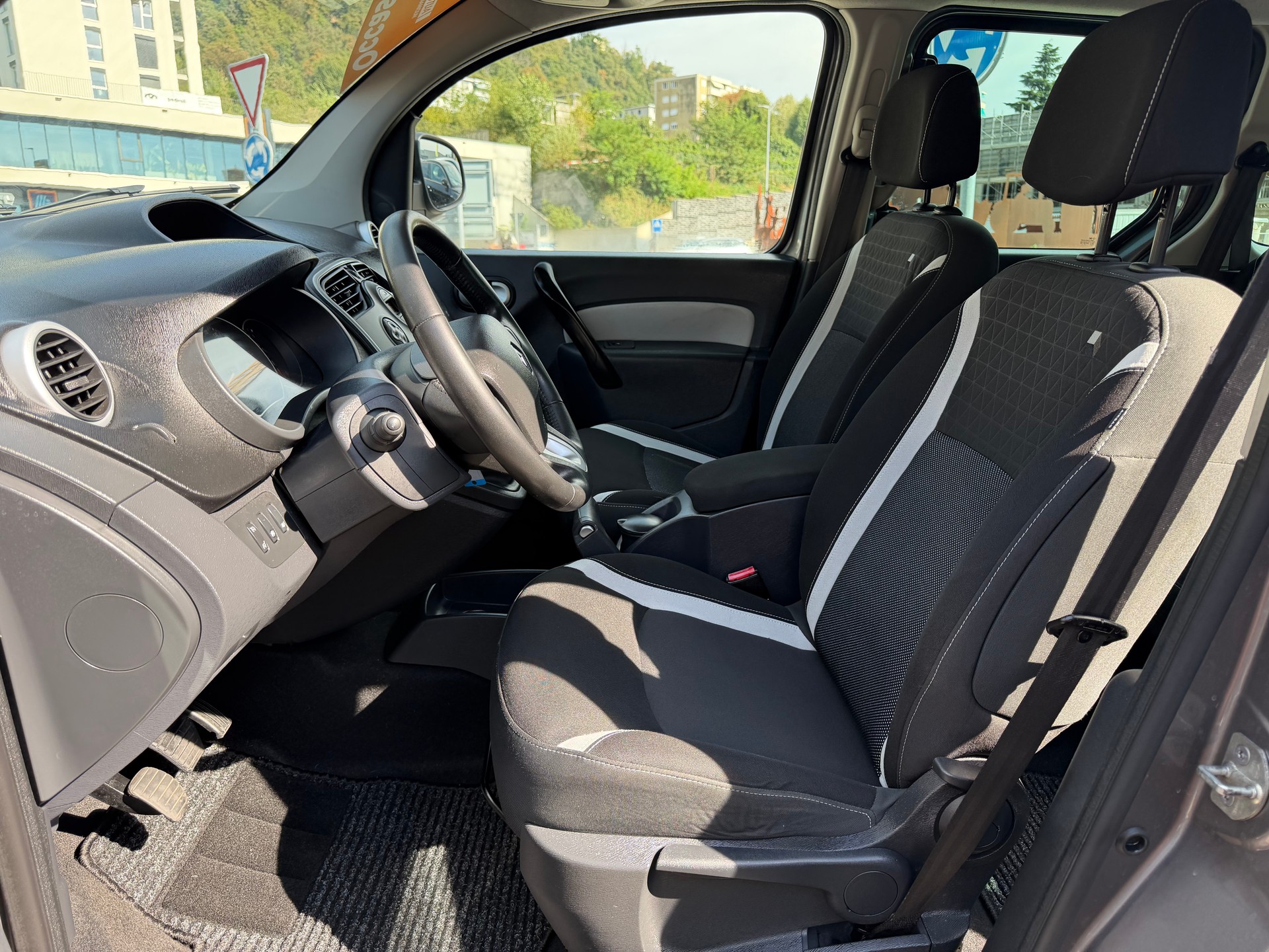 RENAULT Kangoo 1.2 16V Turbo Limited-image-9