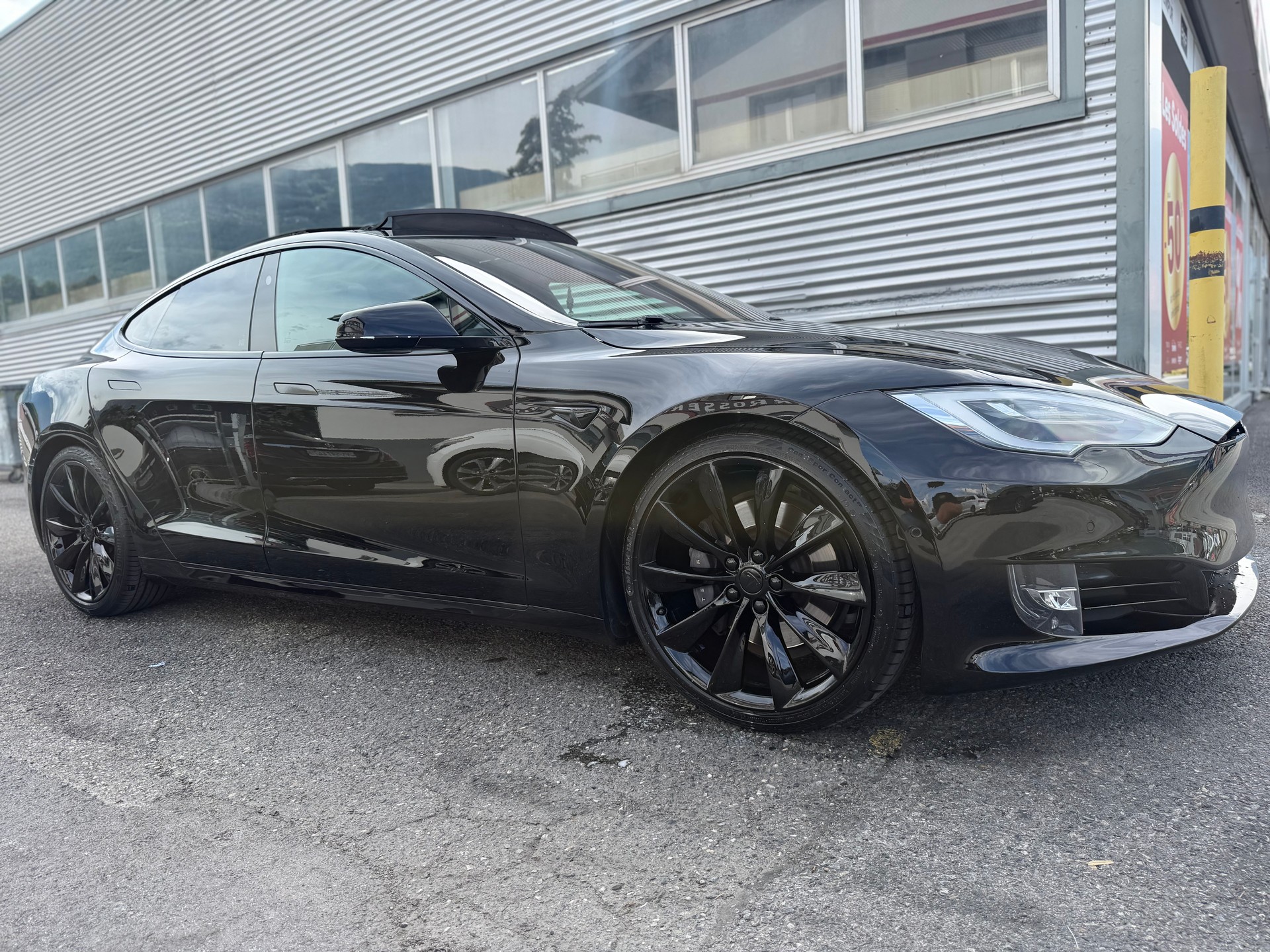TESLA Model S 90 D-image-2