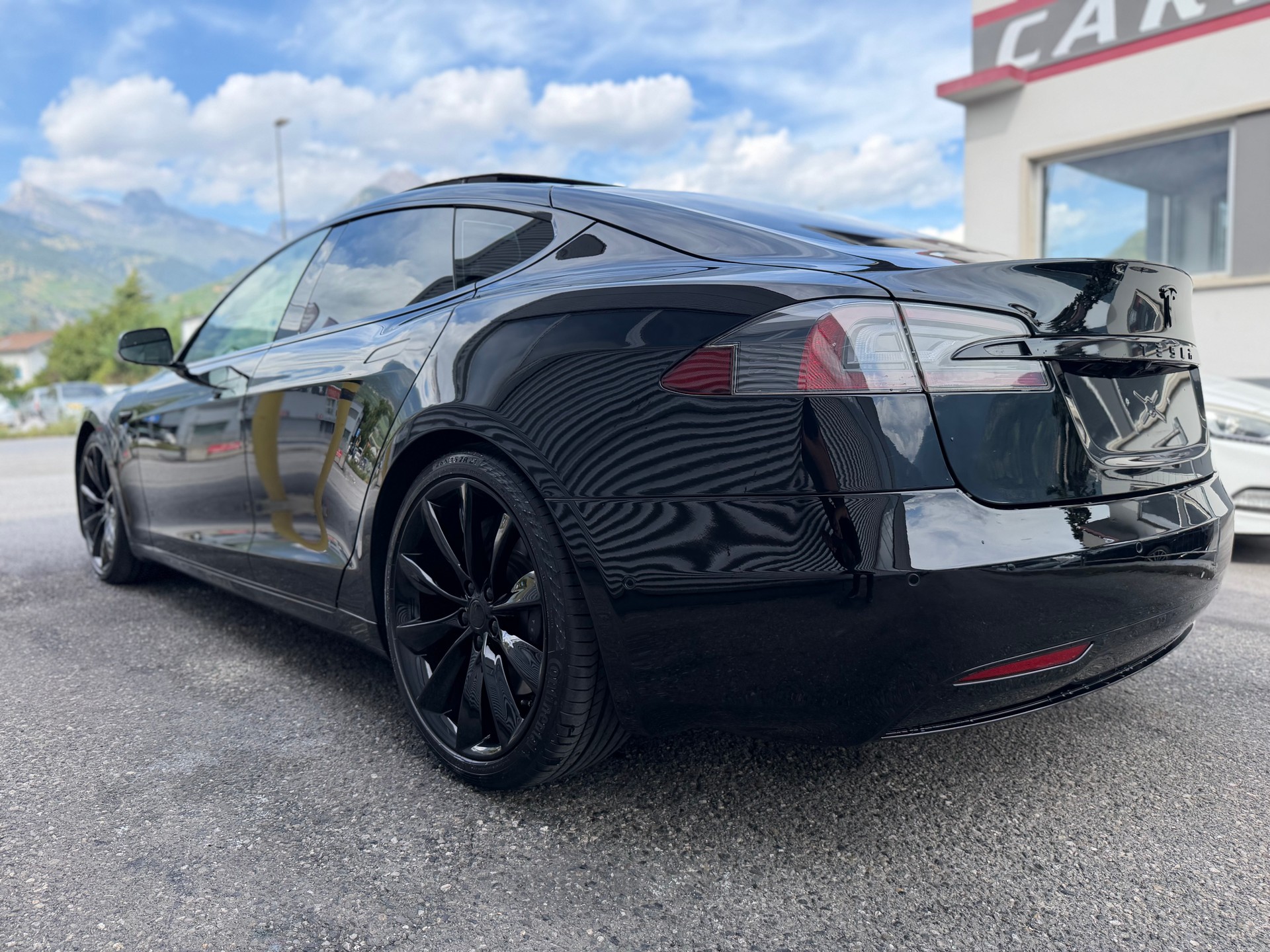 TESLA Model S 90 D-image-5