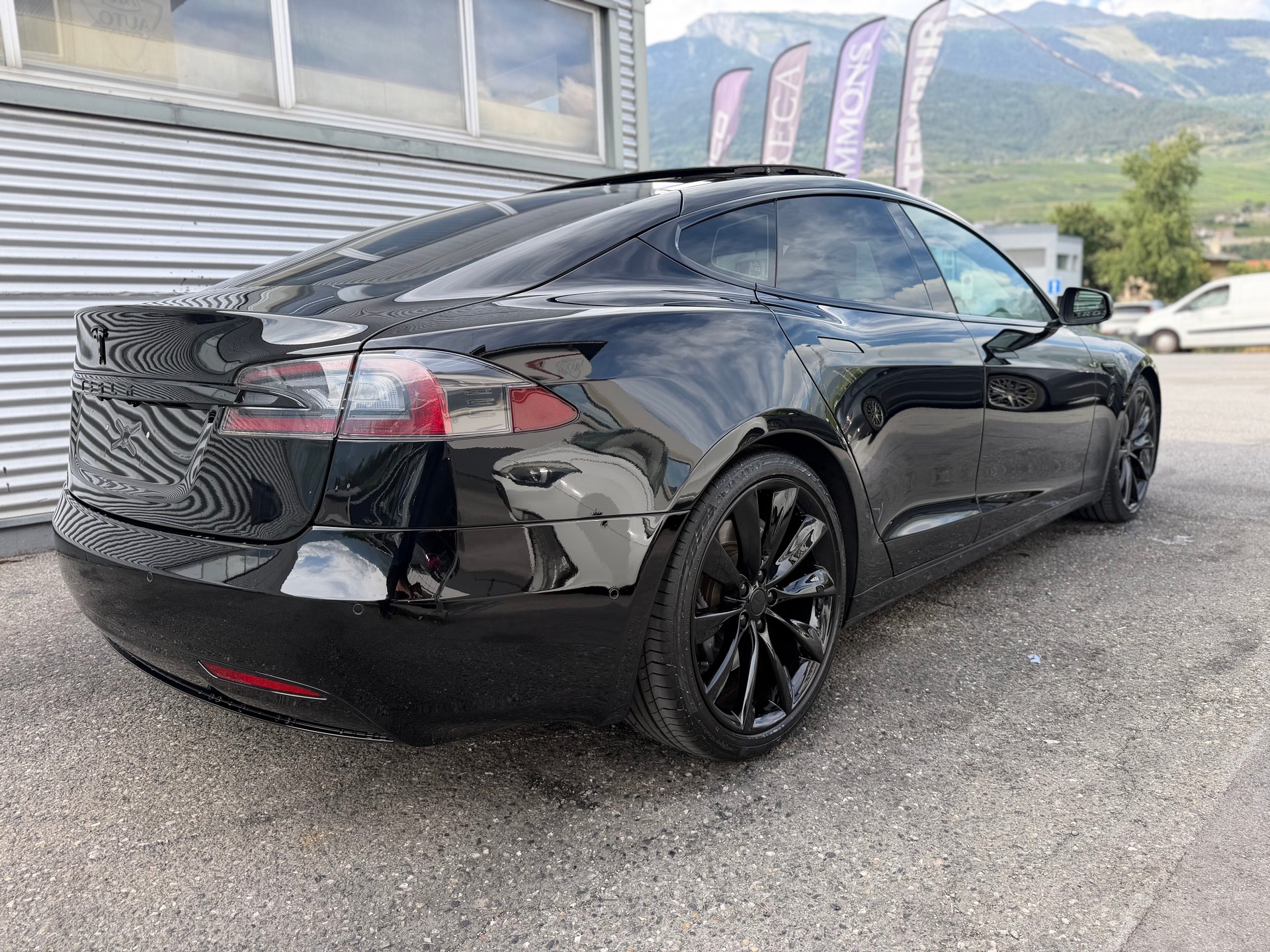 TESLA Model S 90 D-image-3