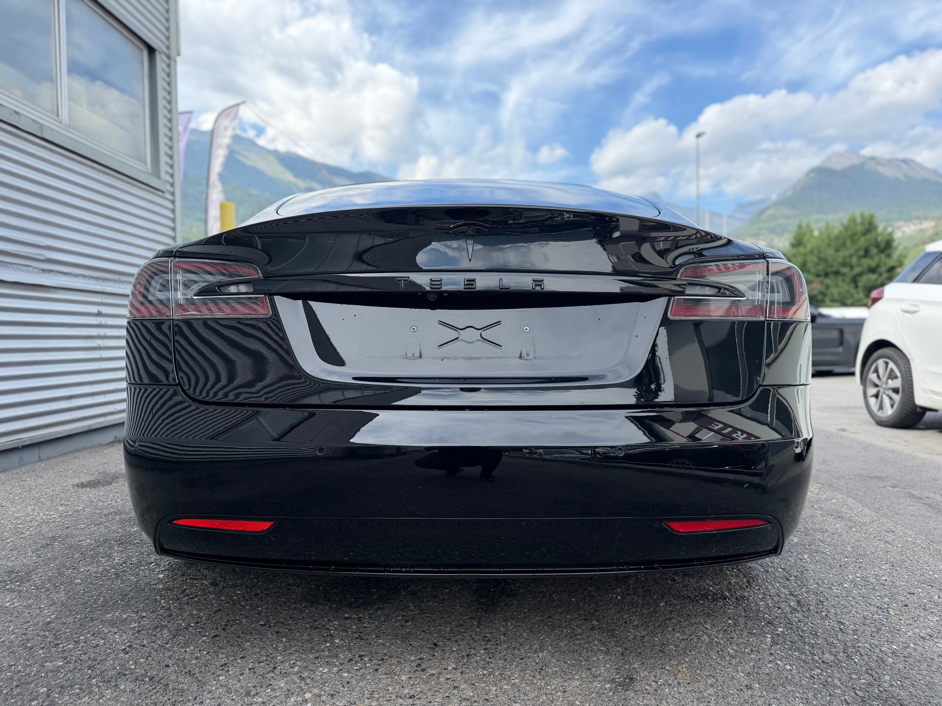 TESLA Model S 90 D-image-4