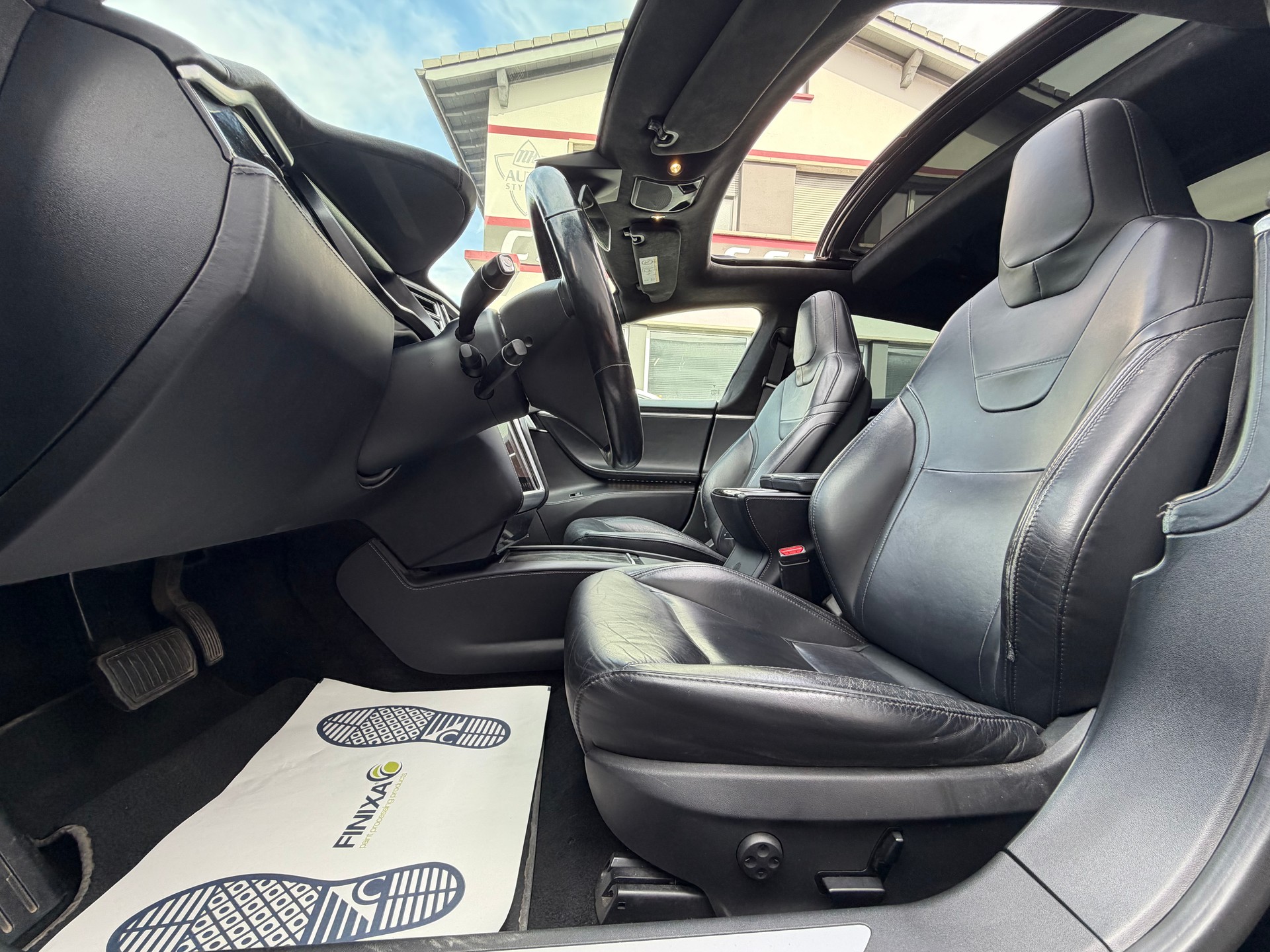 TESLA Model S 90 D-image-6