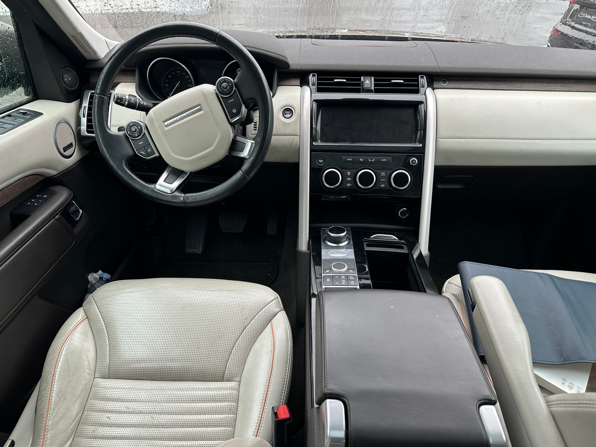 LAND ROVER Discovery 2.0 SD4 HSE Luxury Automatic-image-2
