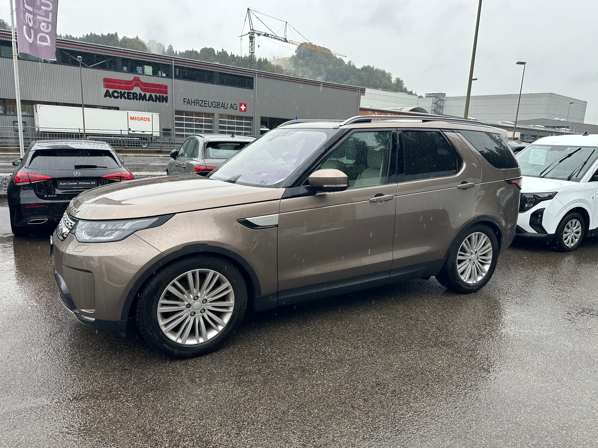 LAND ROVER Discovery 2.0 SD4 HSE Luxury Automatic-image-0