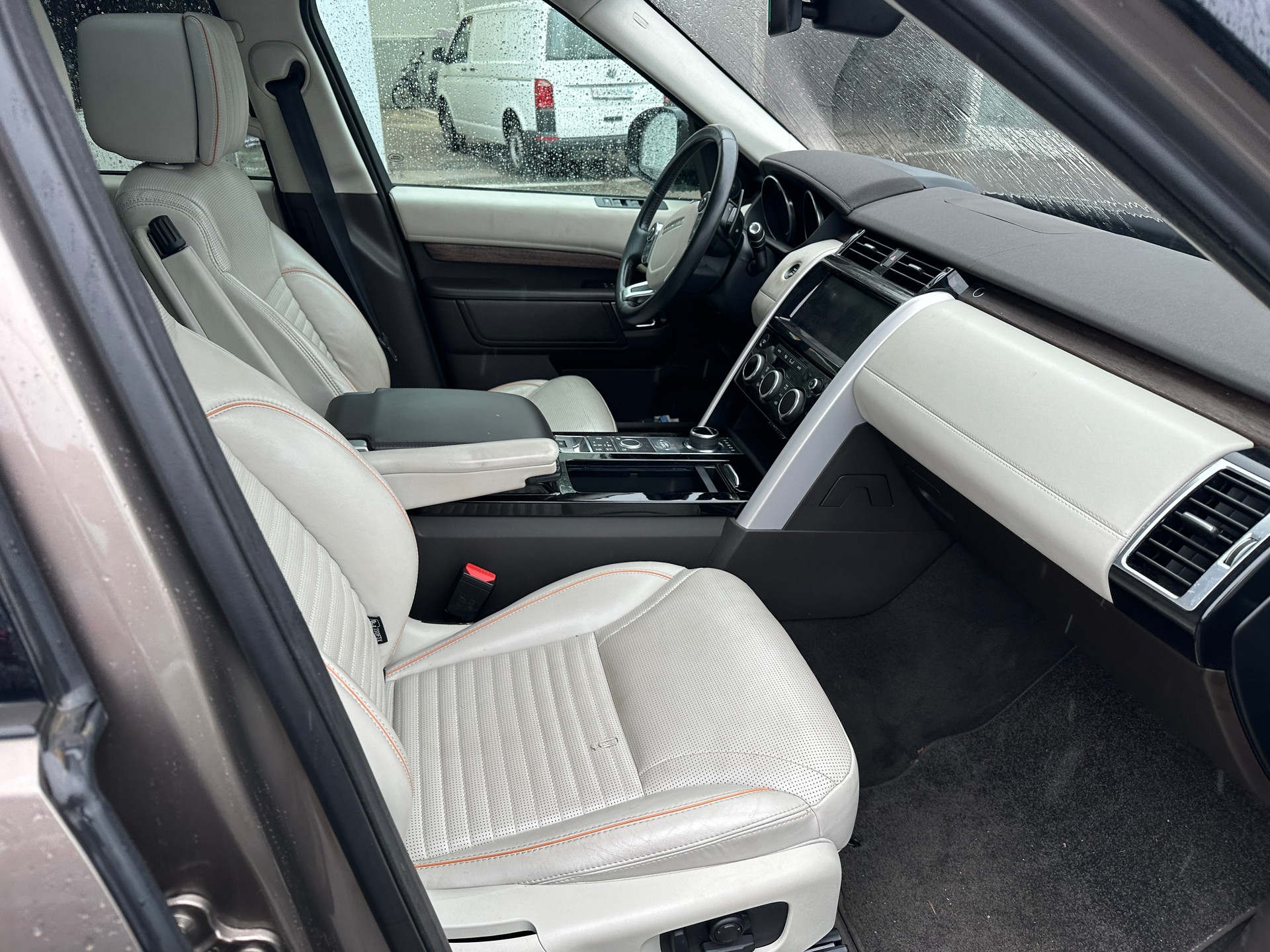 LAND ROVER Discovery 2.0 SD4 HSE Luxury Automatic-image-7