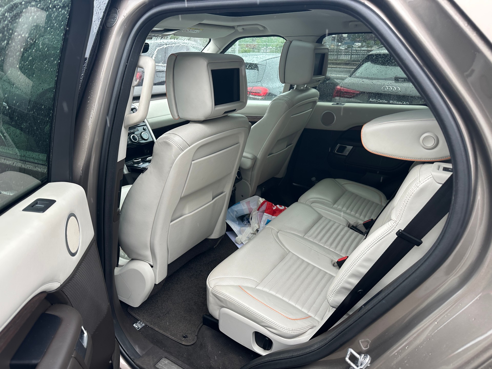 LAND ROVER Discovery 2.0 SD4 HSE Luxury Automatic-image-3