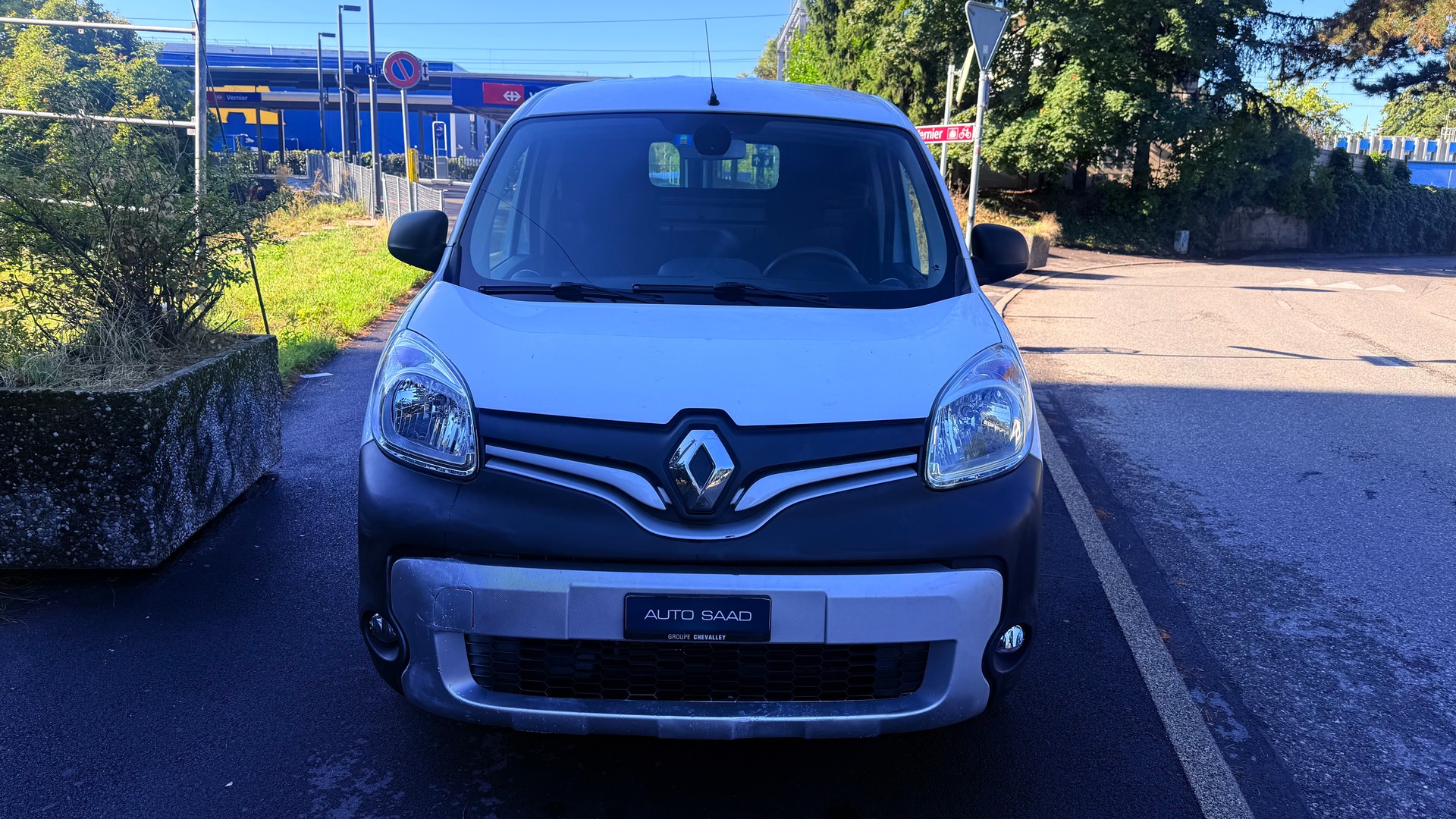 RENAULT Kangoo Medium 1.6 105 Business A-image-0
