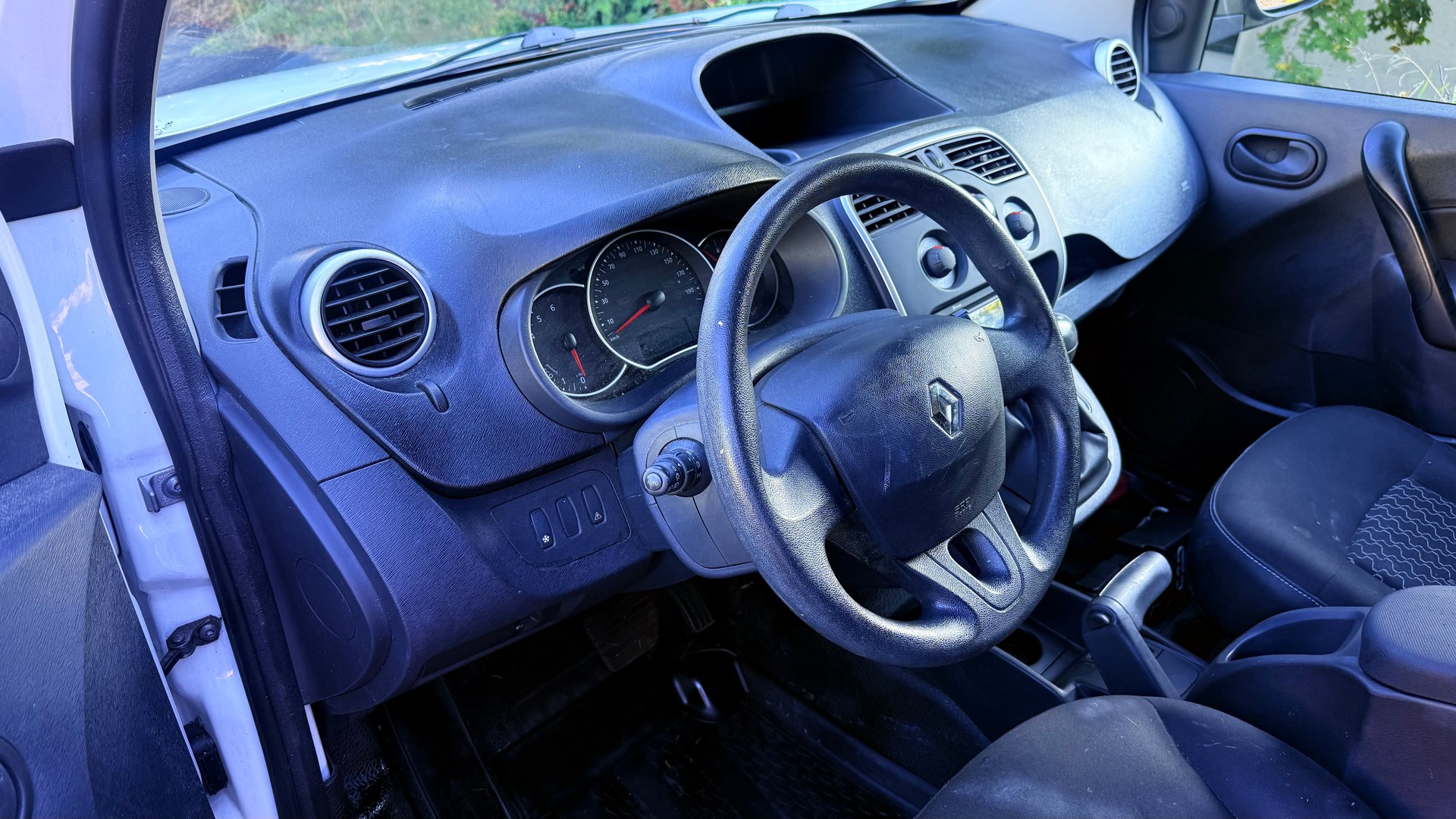 RENAULT Kangoo Medium 1.6 105 Business A-image-8