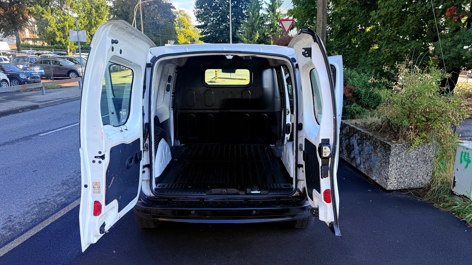 RENAULT Kangoo Medium 1.6 105 Business A-image-11