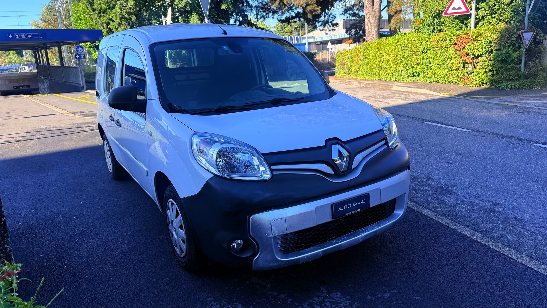 RENAULT Kangoo Medium 1.6 105 Business A-image-2