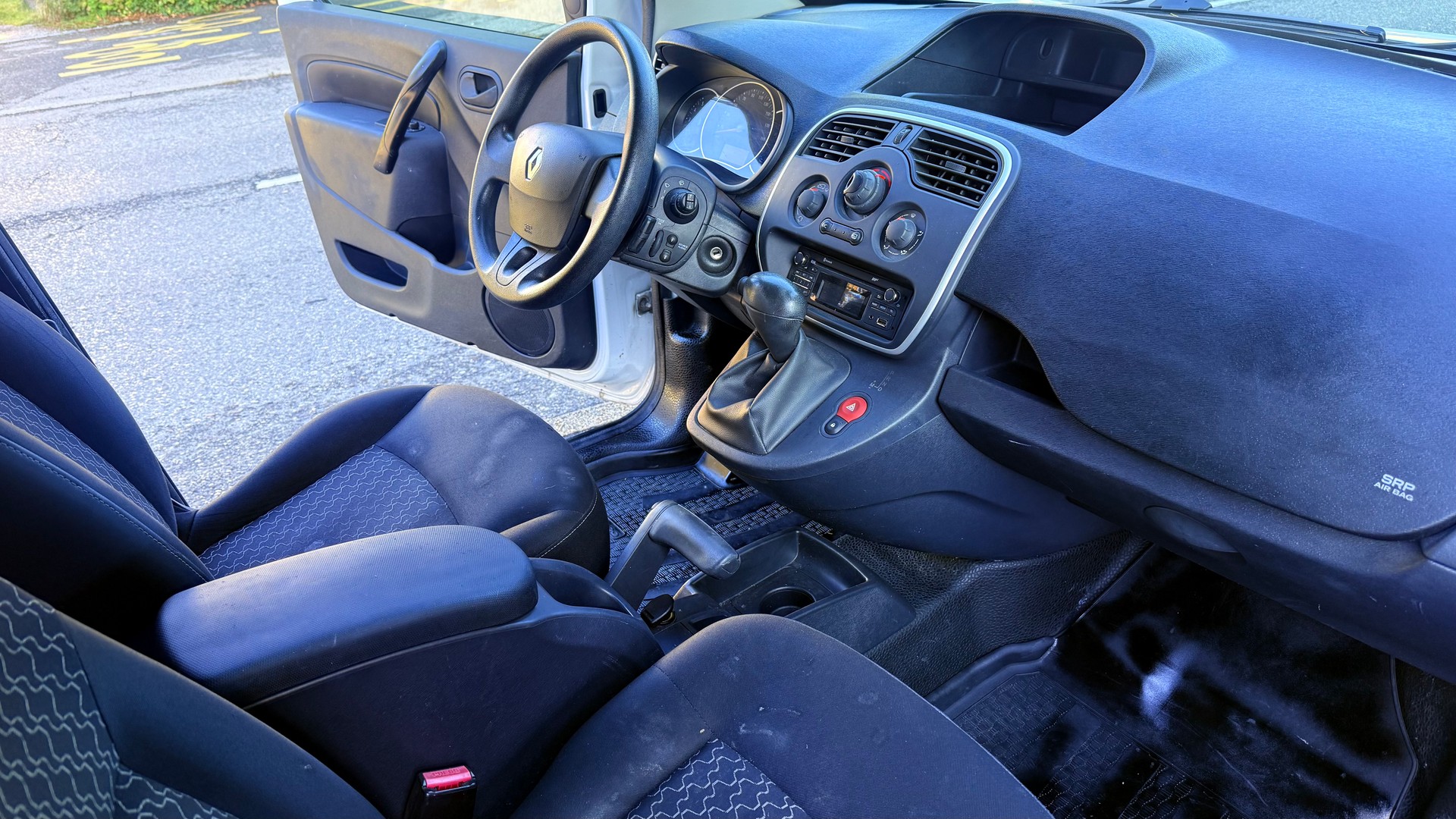 RENAULT Kangoo Medium 1.6 105 Business A-image-6