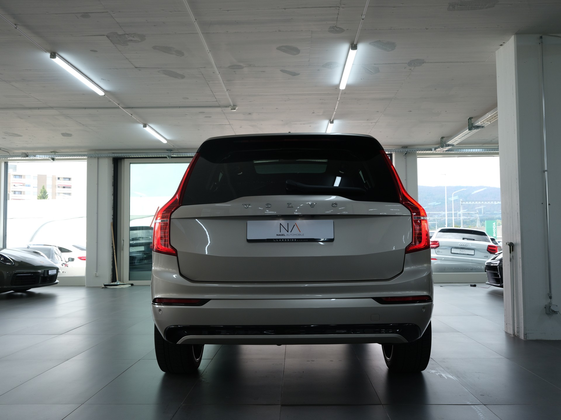VOLVO XC90 B5 Diesel Mild Hybrid AWD R-Design Geartronic *Panorama* *360 Kamera* *Head up Display*-showroom-element-3