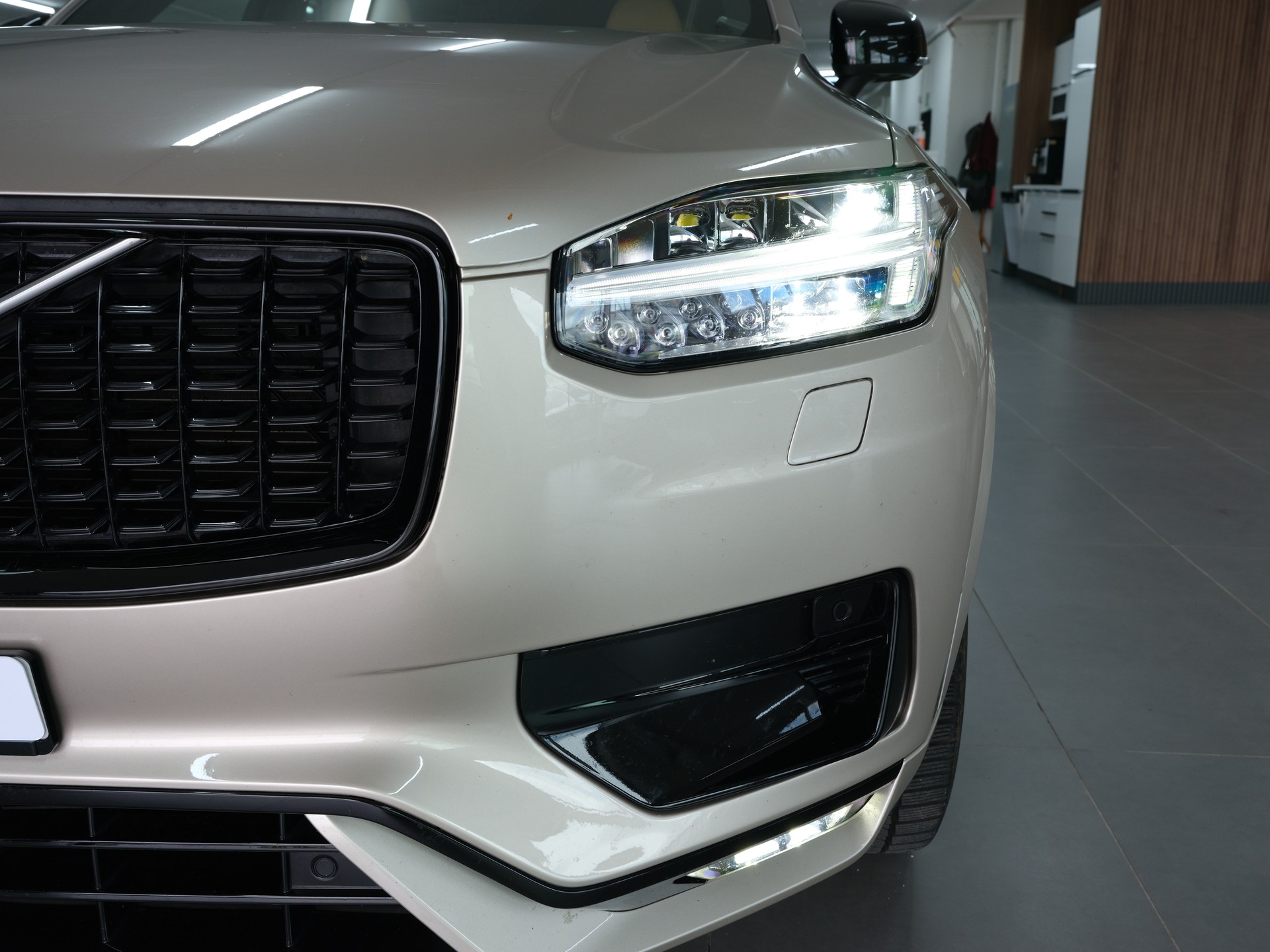 VOLVO XC90 B5 Diesel Mild Hybrid AWD R-Design Geartronic *Panorama* *360 Kamera* *Head up Display*-image-10