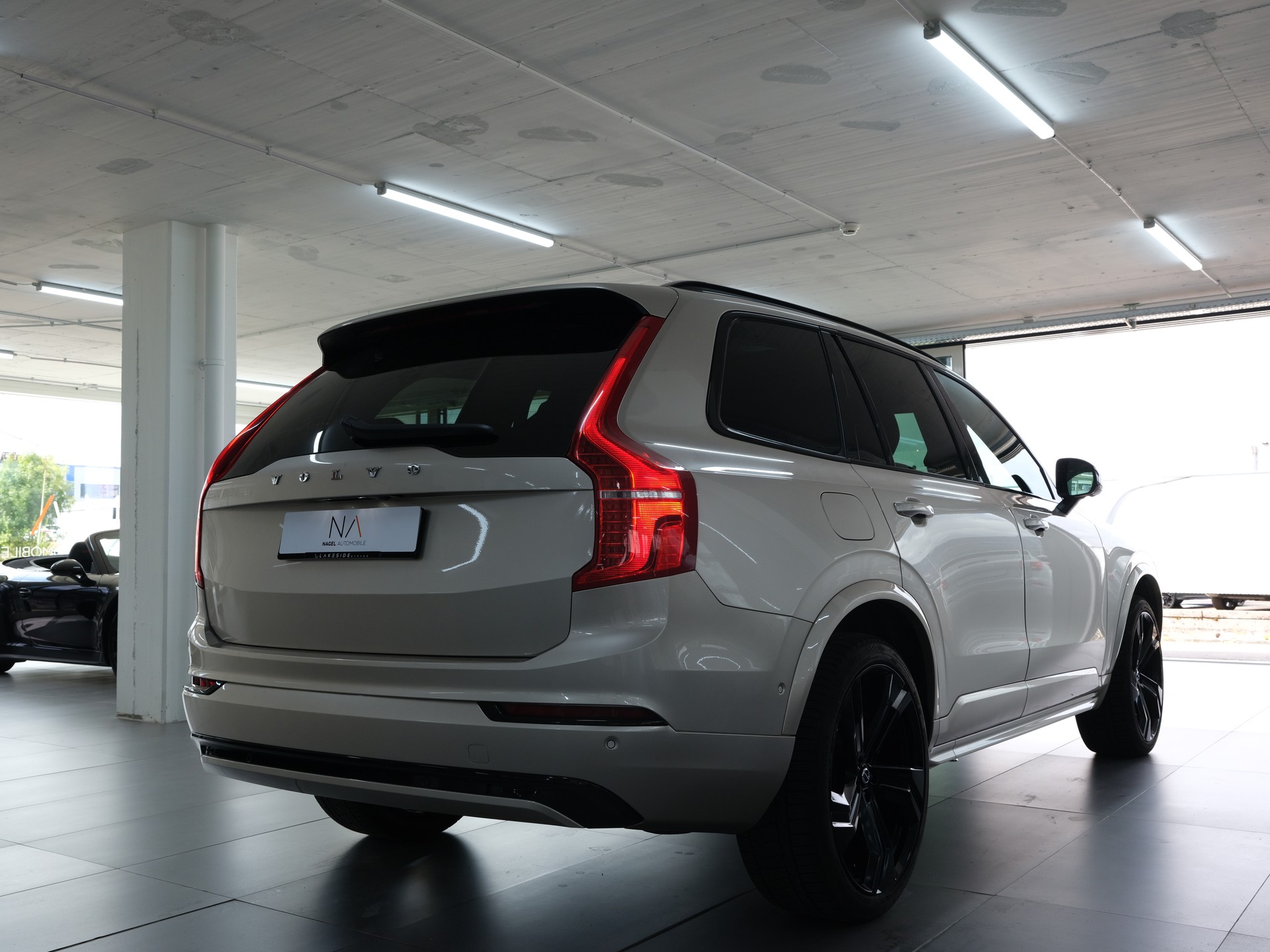 VOLVO XC90 B5 Diesel Mild Hybrid AWD R-Design Geartronic *Panorama* *360 Kamera* *Head up Display*-showroom-element-2