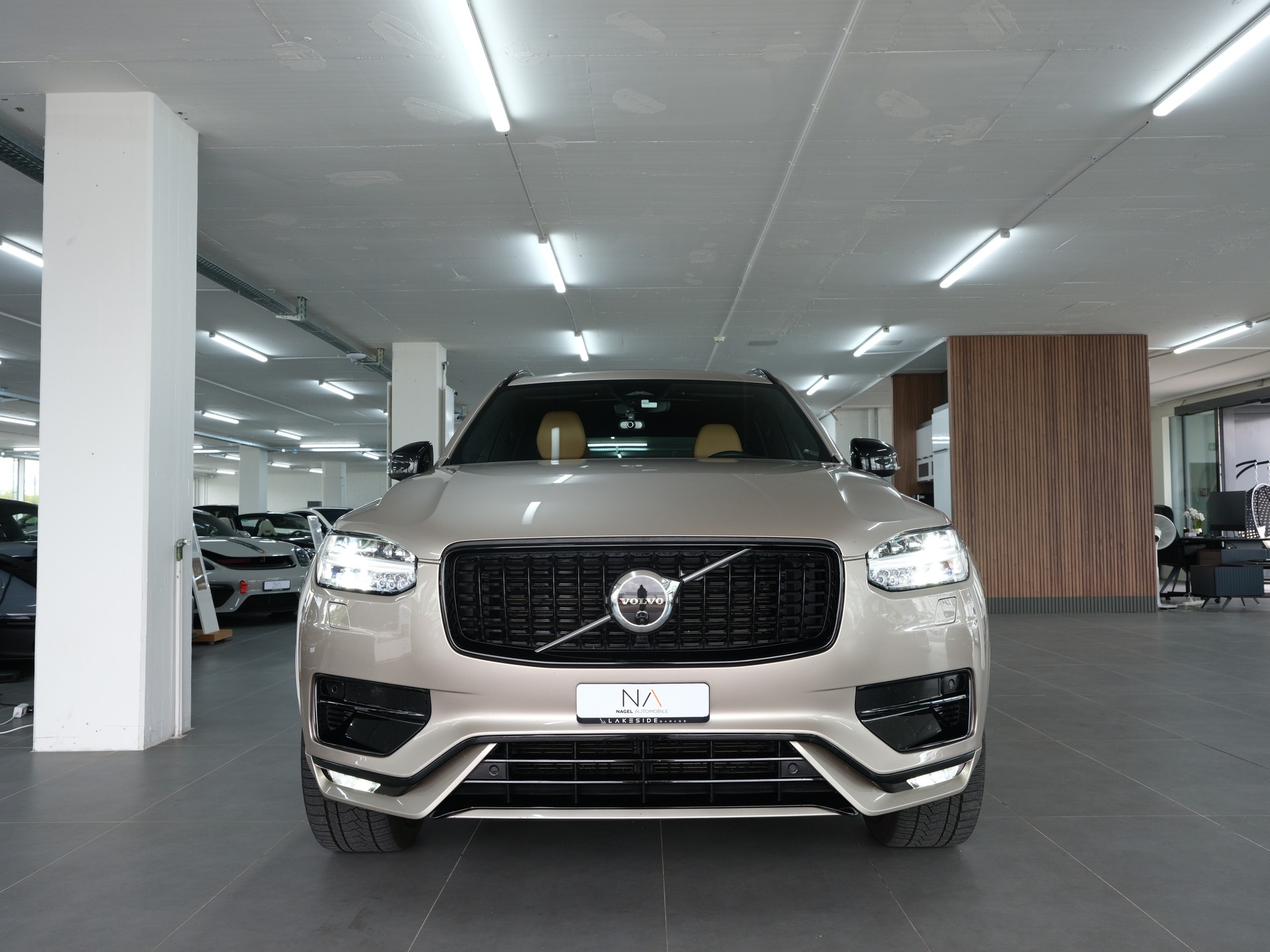 VOLVO XC90 B5 Diesel Mild Hybrid AWD R-Design Geartronic *Panorama* *360 Kamera* *Head up Display*-image-9