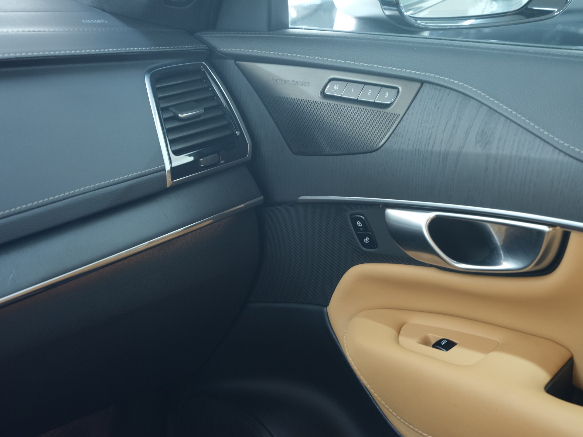 VOLVO XC90 B5 Diesel Mild Hybrid AWD R-Design Geartronic *Panorama* *360 Kamera* *Head up Display*-image-23