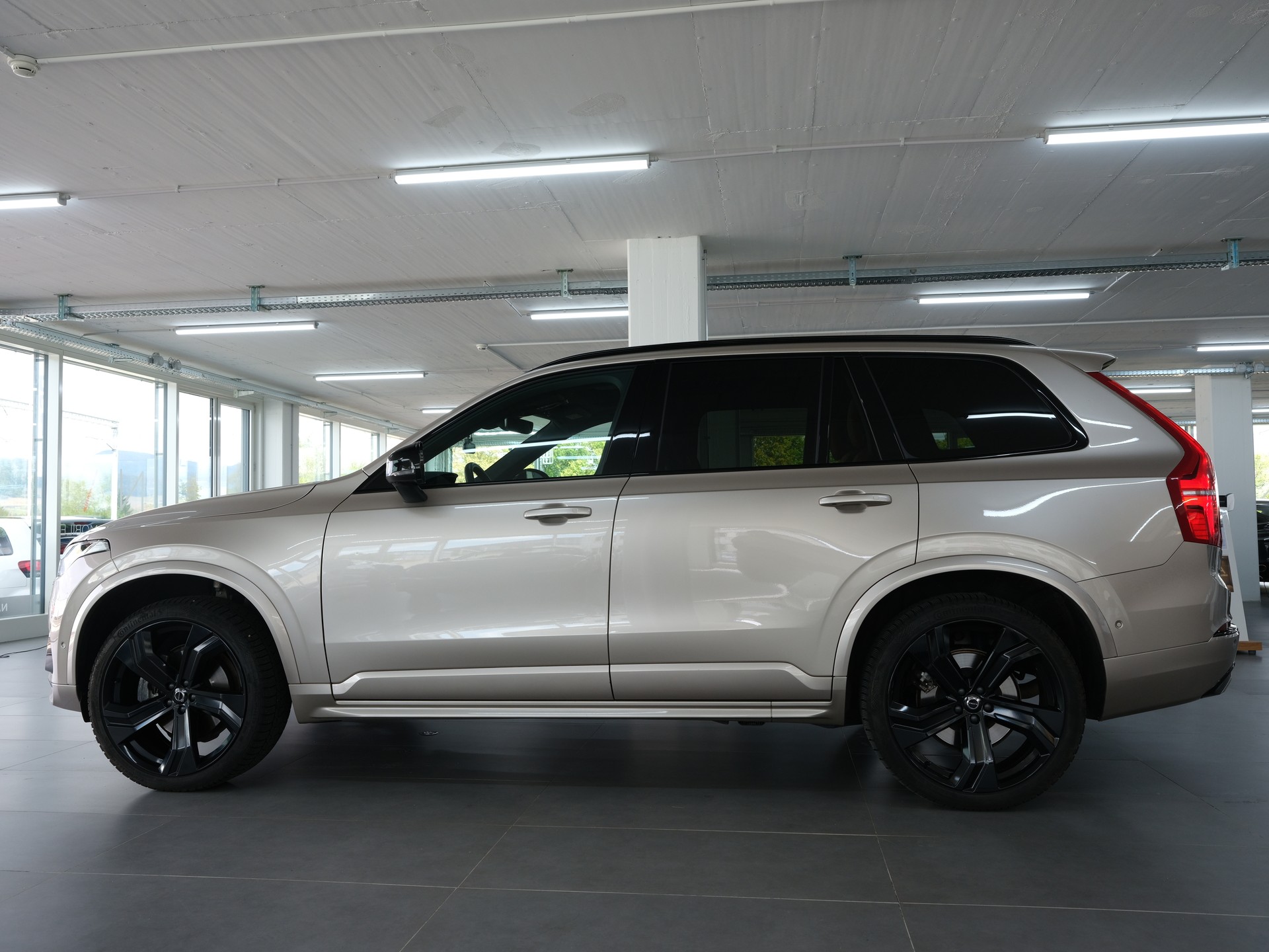 VOLVO XC90 B5 Diesel Mild Hybrid AWD R-Design Geartronic *Panorama* *360 Kamera* *Head up Display*-image-6