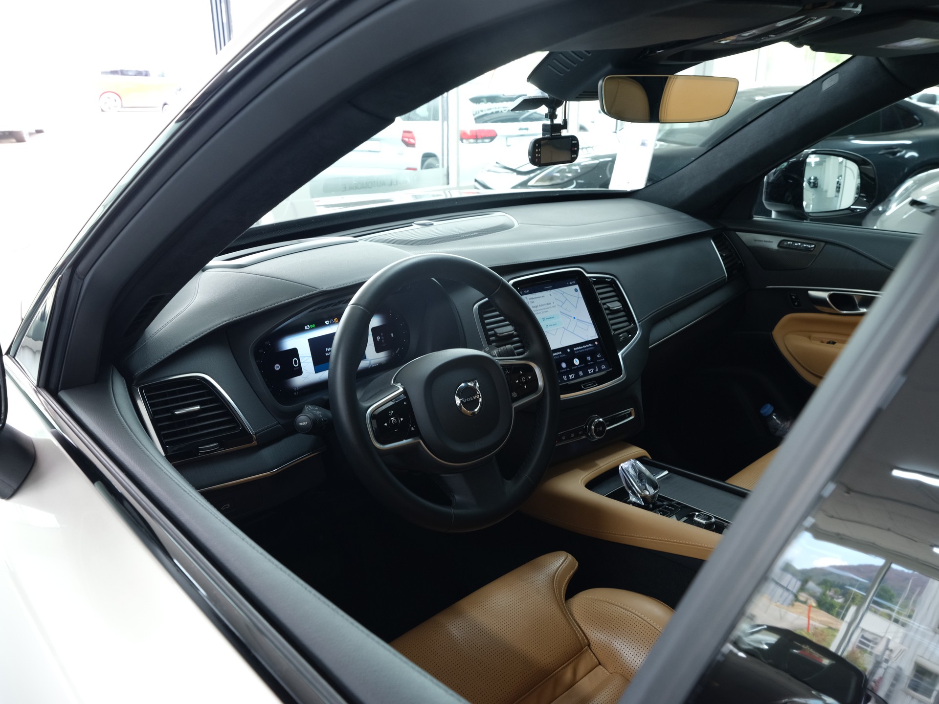 VOLVO XC90 B5 Diesel Mild Hybrid AWD R-Design Geartronic *Panorama* *360 Kamera* *Head up Display*-image-13