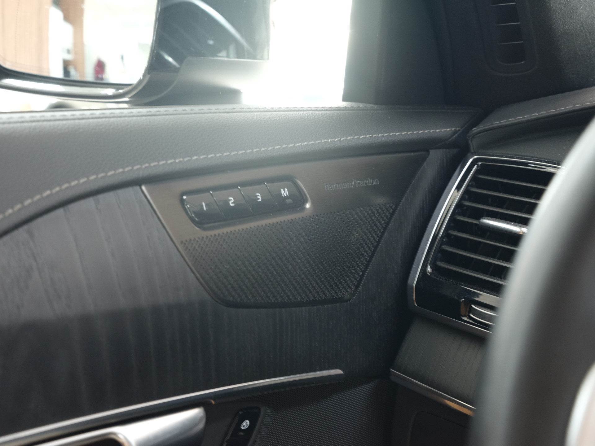 VOLVO XC90 B5 Diesel Mild Hybrid AWD R-Design Geartronic *Panorama* *360 Kamera* *Head up Display*-image-14