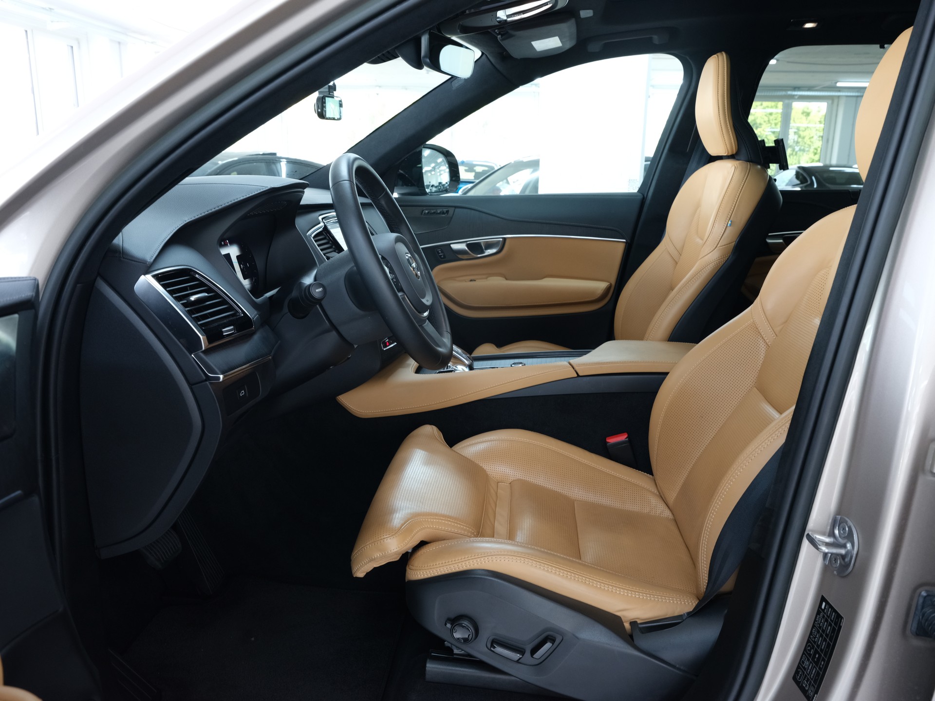 VOLVO XC90 B5 Diesel Mild Hybrid AWD R-Design Geartronic *Panorama* *360 Kamera* *Head up Display*-image-12