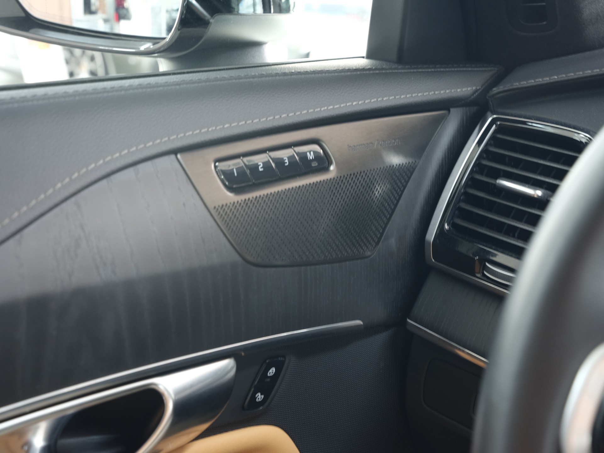 VOLVO XC90 B5 Diesel Mild Hybrid AWD R-Design Geartronic *Panorama* *360 Kamera* *Head up Display*-image-15