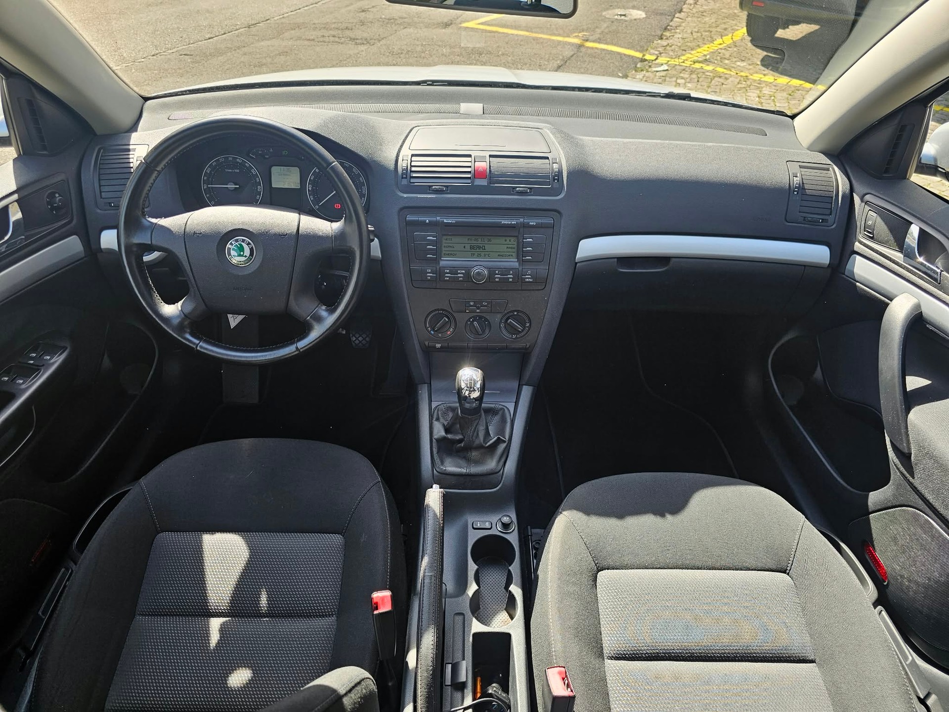 SKODA Octavia 1.8T-FSI Ambiente-image-8