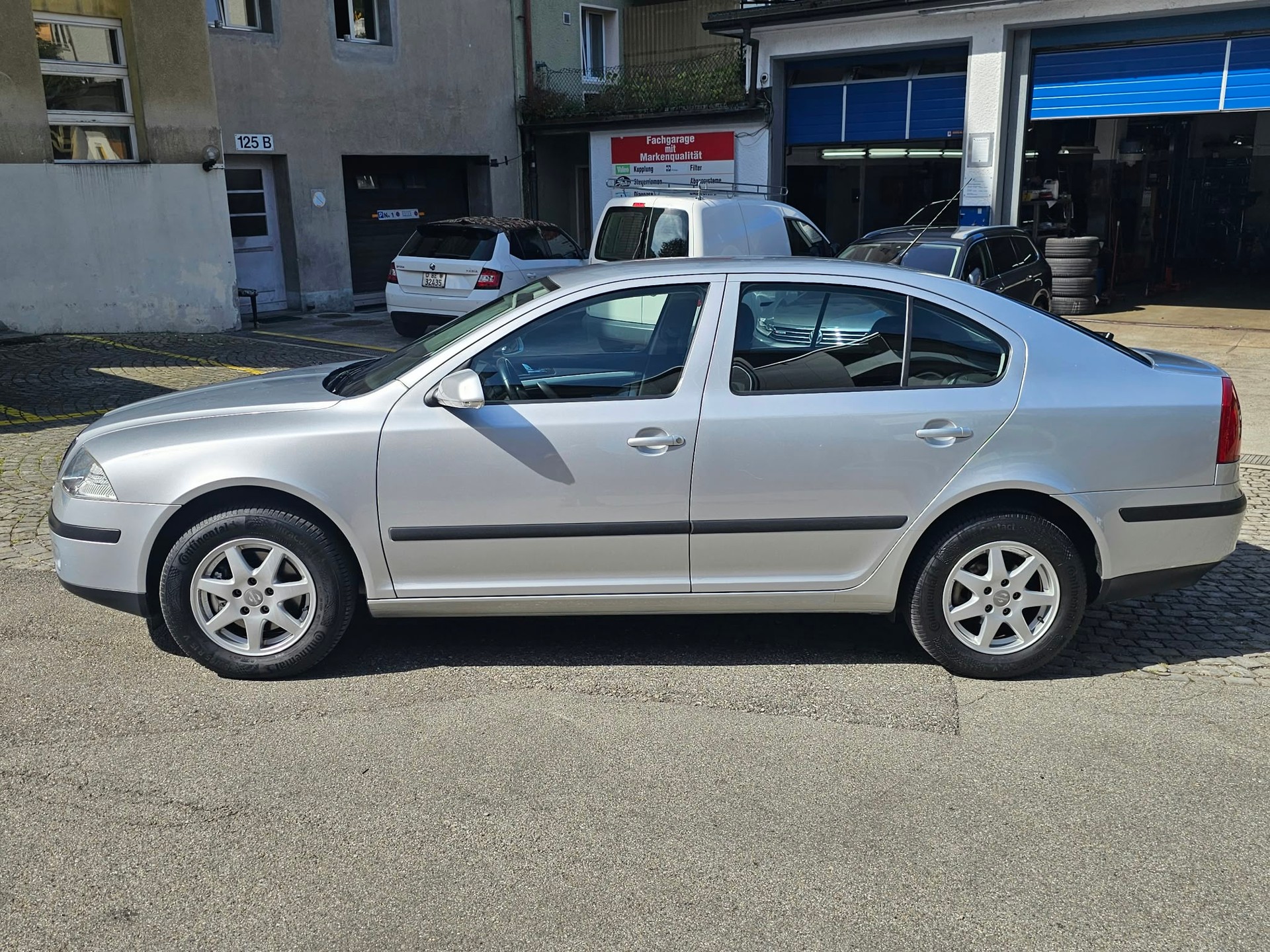 SKODA Octavia 1.8T-FSI Ambiente-image-1