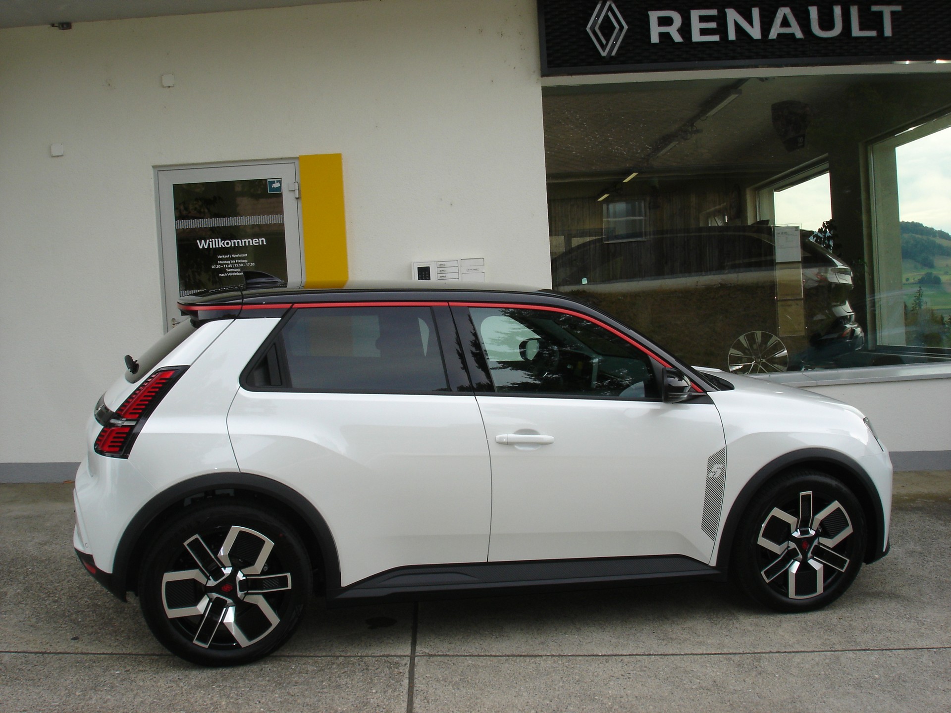 RENAULT R5 E-Tech Comfort Range 52 kWh Techno-image-3