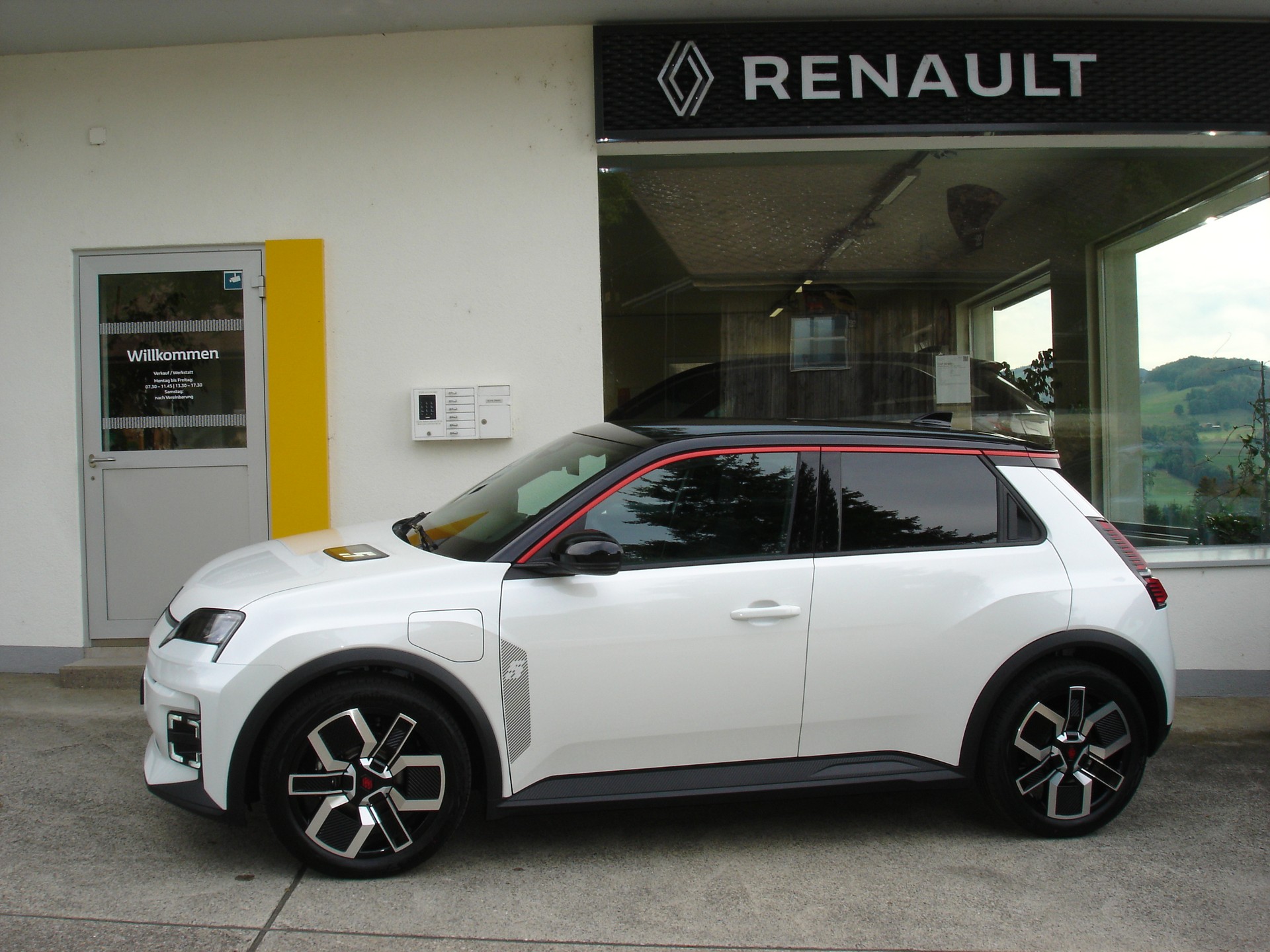 RENAULT R5 E-Tech Comfort Range 52 kWh Techno-image-0