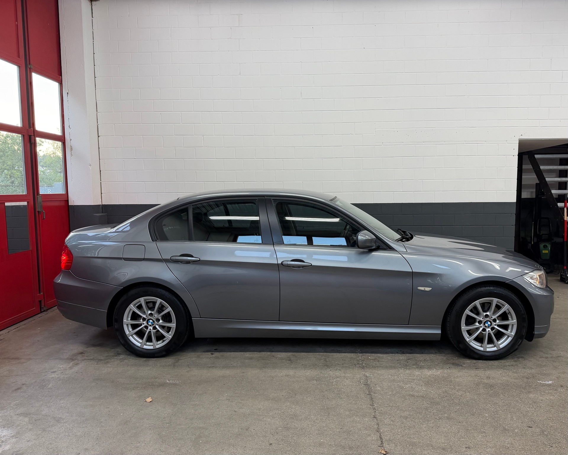 BMW 320i //NEU AB MFK!-image-4